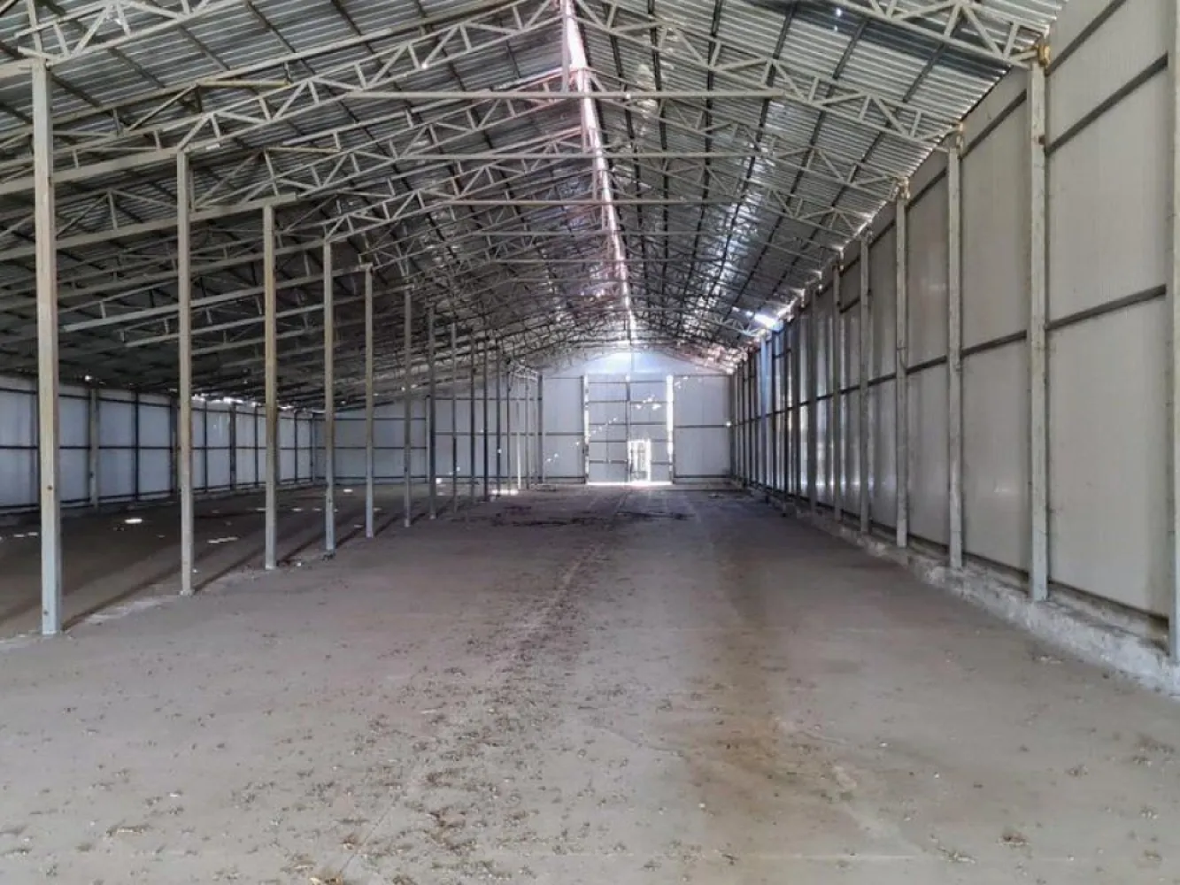 Sinesti -hala productie depozitare suprafata 1350 mp - K Imobiliare propune in zona Sinesti -Ialomita spatiu depozitare/productie ,constrcutie 2014 ,suprafata hala 1350 mp , inaltime 6 m, tsuprafata teren 1850 mp , cadastru , intabulare , libera.