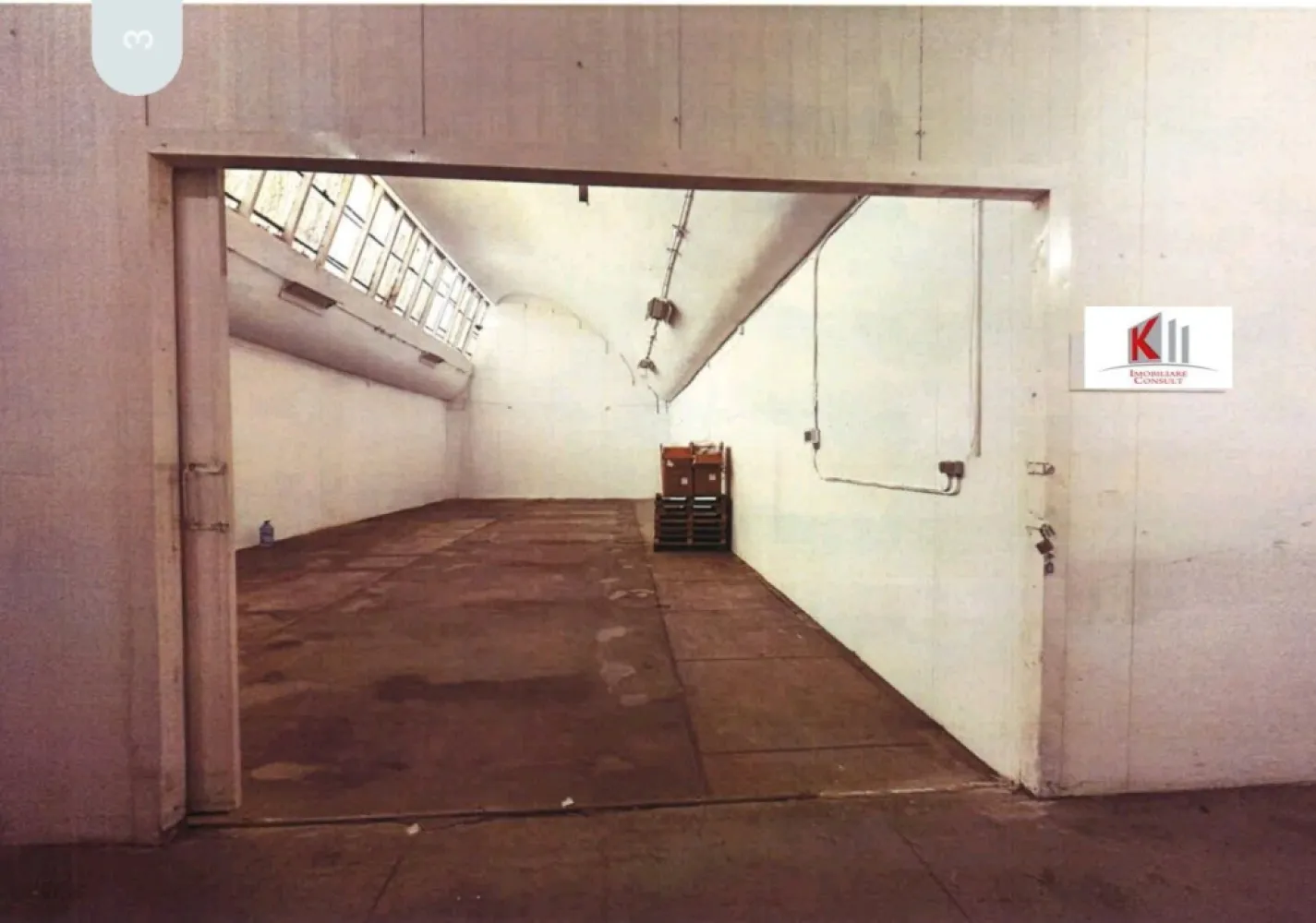 Pantelimon spatiu depozitare suprafata 143 mp etaj 1 - K imobiliare propune spre inchiriere in zona Pantelimon spatiu depozitare /productie etaj 1 suprafata 143 mp , curent trifazic , grup sanitar , usa industriala , usa pietonala , 1 loc de parcare .
Optional se poate inchiria un spatiu de birouri de 30 mp 
Chiria lunara: 7.50 Eur/mp +TVA
Garantie: Echivalentul a 3 (trei) luni de chirie.