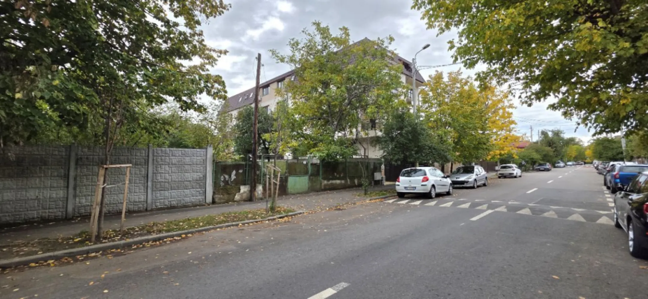 Chitila Pod Constanta teren 450 mp de vanzare - K Imobiliare vă prezintă o oportunitate excelentă de investiție într-o zonă în plină dezvoltare – Chitila, Pod Constanța.
Terenul este intravilan, având o suprafață de 450 mp și o deschidere de 12 ml, oferind condiții optime pentru construcția unei locuințe sau a unui proiect rezidențial.
Suprafață: 450 mp
Deschidere: 12 ml
Toate utilitățile disponibile pe teren (apă, gaz, electricitate, canalizare)
Acces facil către principalele artere rutiere
Zona beneficiază de infrastructură bună și acces rapid către zona de Nord, fiind ideală atât pentru construcție imediată, cât și ca investiție pe termen lung.