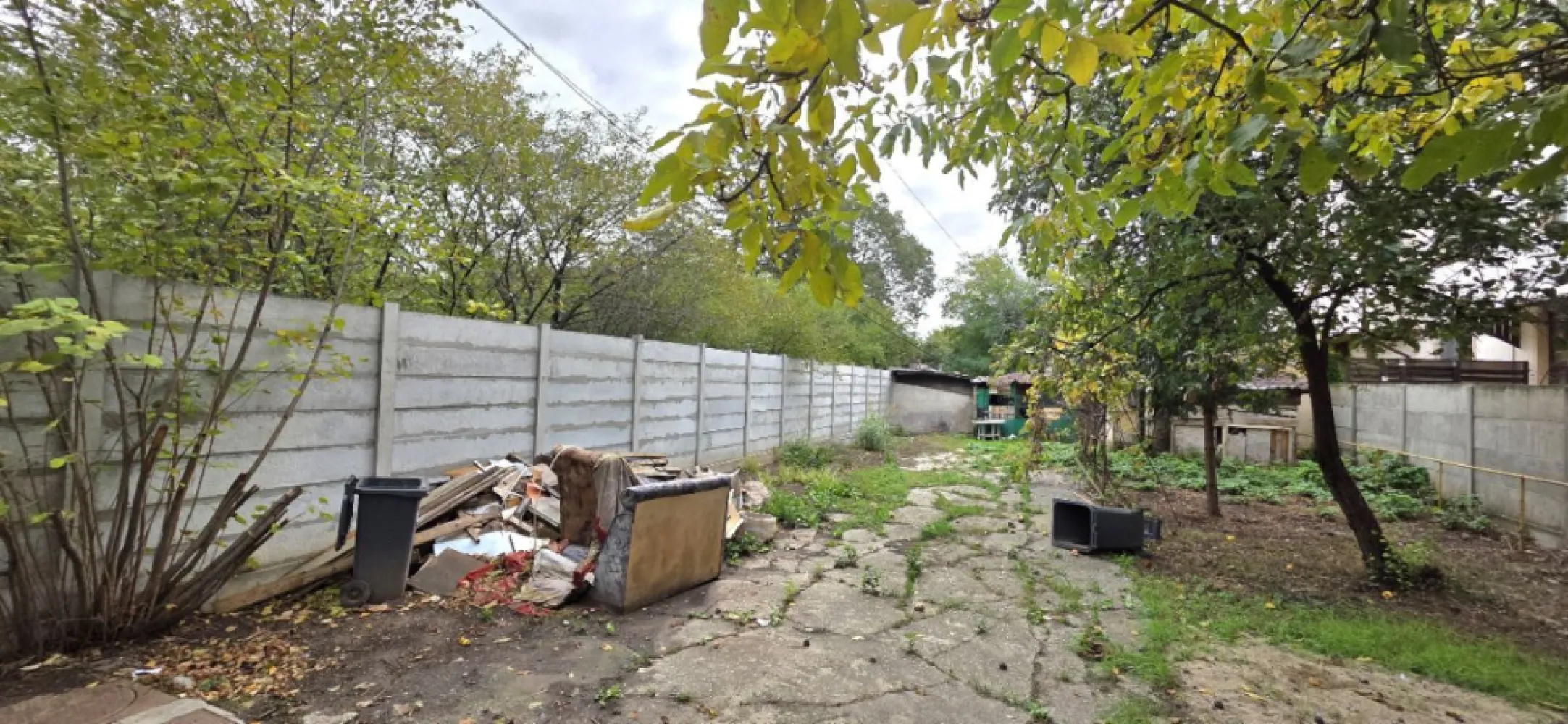 Chitila Pod Constanta teren 450 mp de vanzare - K Imobiliare vă prezintă o oportunitate excelentă de investiție într-o zonă în plină dezvoltare – Chitila, Pod Constanța.
Terenul este intravilan, având o suprafață de 450 mp și o deschidere de 12 ml, oferind condiții optime pentru construcția unei locuințe sau a unui proiect rezidențial.
Suprafață: 450 mp
Deschidere: 12 ml
Toate utilitățile disponibile pe teren (apă, gaz, electricitate, canalizare)
Acces facil către principalele artere rutiere
Zona beneficiază de infrastructură bună și acces rapid către zona de Nord, fiind ideală atât pentru construcție imediată, cât și ca investiție pe termen lung.