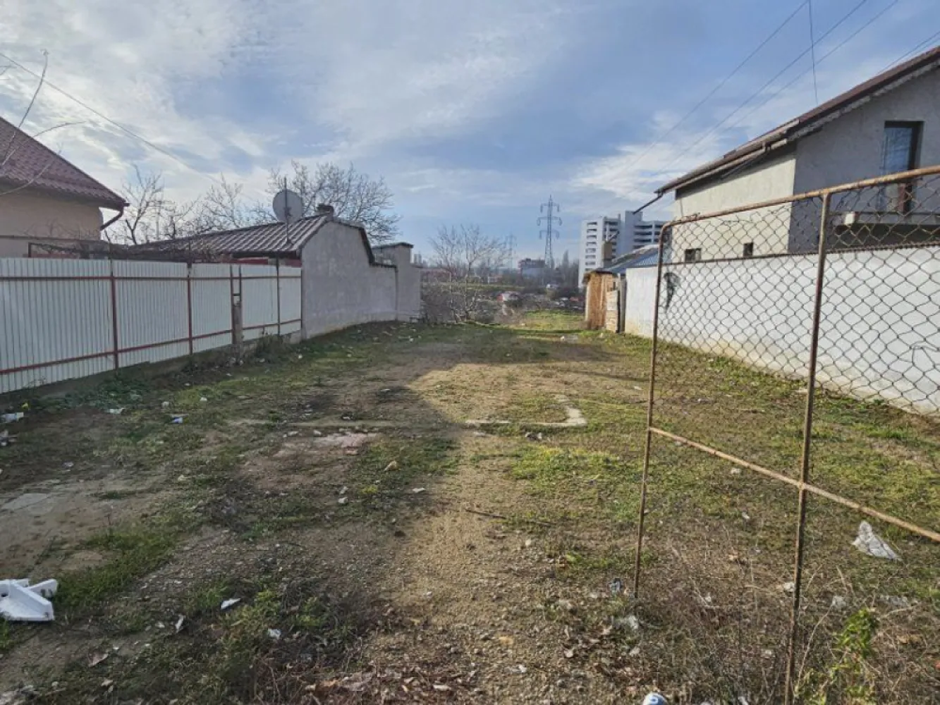 Catelu Ilfov de vanzare teren 1300 mp - K Imobiliare propune spre vanzare in zona A2 Catelu in apropiere de Metrou Anghel Saligny teren intravilan suprafata 1300 mp deschidere la strada cu toate utilitatile.