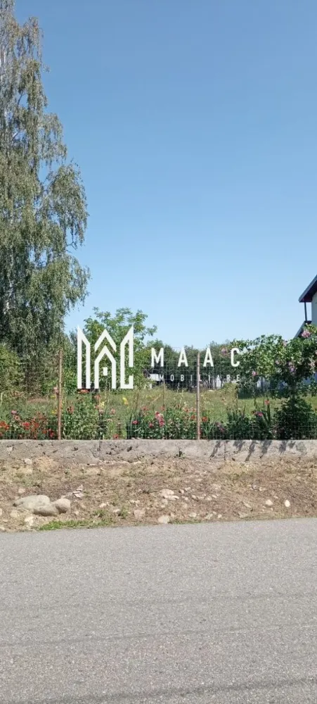 Teren | Valea Avrigului | Intravilan | 1150 Mp | - MAAC IMOBILIARE va oferă spre vânzare un teren intravilan de 1150 mp în localitatea Avrig, zona Valea Avrigului. Situat în apropierea atracției turistice Branbura Park, acest teren reprezintă o oportunitate excelentă pentru investiții în domeniul turistic. Terenul este împrejmuit cu un gard metalic și beneficiază de un gard viu matur pe o latură, oferind intimitate și protecție suplimentară. Pe proprietate se află o construcție de tip căsuță de vacanță, cu o amprentă de 20 mp, poziționată pe un singur nivel, care poate fi folosită ca locuință provizorie sau spațiu de depozitare până la finalizarea construcției dorite. Proprietatea dispune de toate utilitățile necesare: apă, curent electric și gaz (la poartă), asigurând confortul necesar pentru orice activitate desfășurată pe teren. Având toate utilitățile și fiind situat într-o zonă cu potențial turistic, acest teren reprezintă o oportunitate de dezvoltare pe termen lung. pentru mai multe detalii, vă rugăm să ne contactați specificand ID: CP2292332 }}