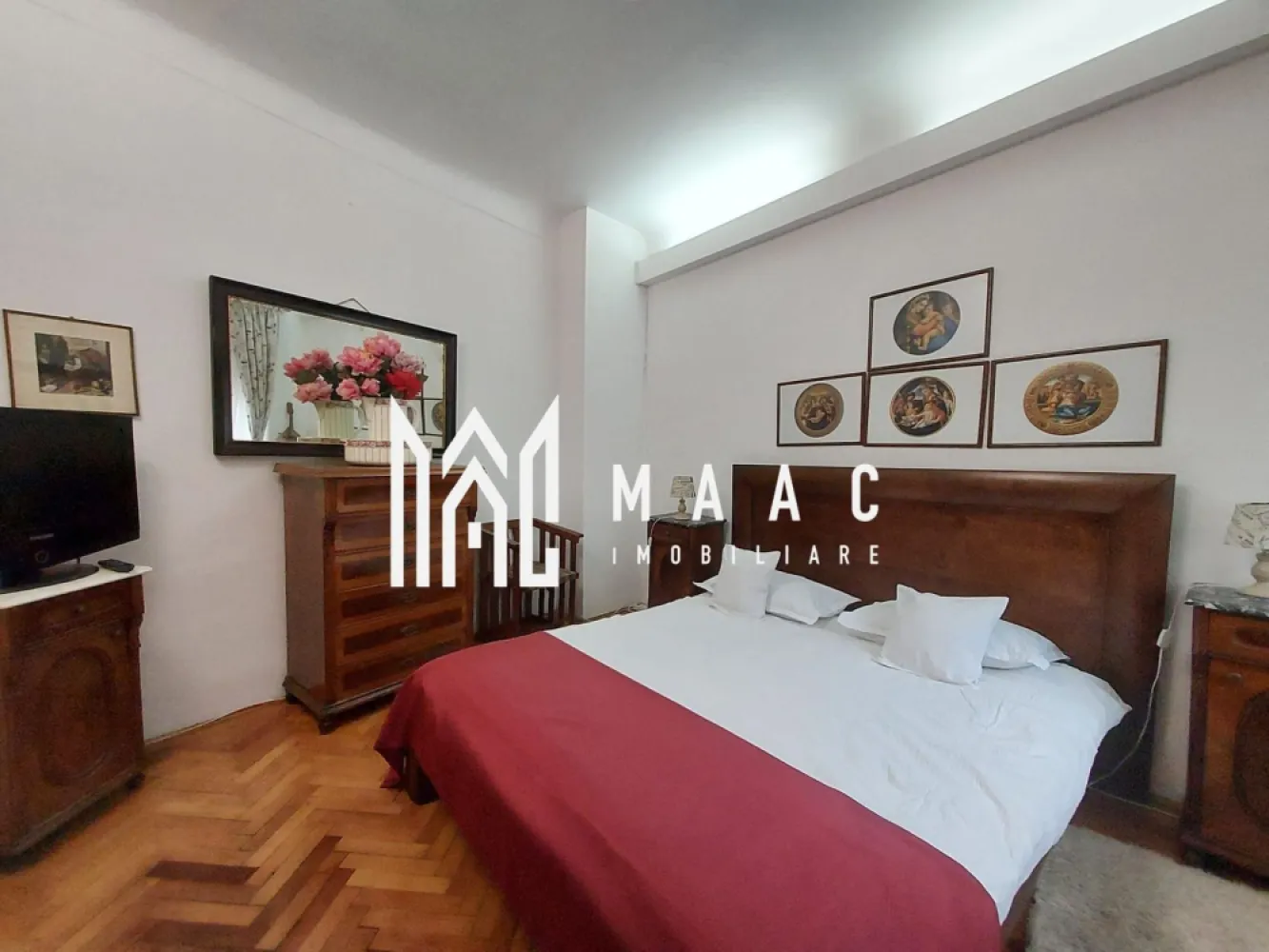 Apartament 3 Camere | 76MPU | Investitie | Ultracentral - MAAC Imobiliare va propune spre vânzare un apartament situat ultracentral in Sibiu. Ideal pentru locuință personală sau pentru continuarea unei afaceri de succes functionand in prezent in regim hotelier. Caracteristici principale: Suprafață utilă: 100 mp Compartimentare: 3 camere: 2 dormitoare și un living spațios 1 bucătărie complet utilată 1 baie funcțională 1 magazie separată în curte, perfectă pentru depozitare și întreținere Pivniță și acces la pod Detalii suplimentare: Încălzire: Centrală proprie pentru confort sporit Curte comună: Doar cu alte 2 familii, oferind intimitate și liniște Parcare: Publică, disponibilă în fața proprietății Statut: Proprietatea nu este monument istoric Opțiuni de vânzare: Se vinde la cheie, complet mobilat și utilat, pregătit pentru a continua activitatea in regim hotelier sau pentru a deveni căminul dumneavoastră. Preț ajustabil în funcție de preferințele cumpărătorului: mobilat, semimobilat sau nemobilat. Aceasta este o oportunitate excelentă pentru cei care își doresc o proprietate într-o locație centrală, cu multiple posibilități de utilizare. Pentru mai multe informații sau pentru a programa o vizionare, nu ezitați să ne contactați specificand ID:CP2291018 }}