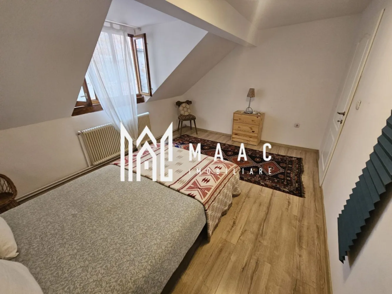 Casa individuala | 140 mp | Central | Afacere la cheie - MAAC Imobiliare vă prezintă o oportunitate deosebită: Casă in zona centrala de vânzare cu afacere inclusă. Caracteristici principale: Suprafață utilă: 140 mp 3 apartamente și un studio la mansardă, complet mobilate și utilate, fiecare cu finisaje premium Dotări suplimentare: Distribuție apartamente: Primul apartament: Dormitor, chicinetă, living, cămară și baie Al doilea apartament: 2 dormitoare, 2 băi, chicinetă și living open-space Al treilea apartament: 2 dormitoare, bucătărie, baie și hol Locație: Situată într-o zonă exclusivistă, aproape de facilități și centrul orașului, oferind un echilibru perfect între liniște și accesibilitate. Pentru mai multe detalii precizati telefonic ca ati vazut anuntul cu ID : CP2290309 }}
