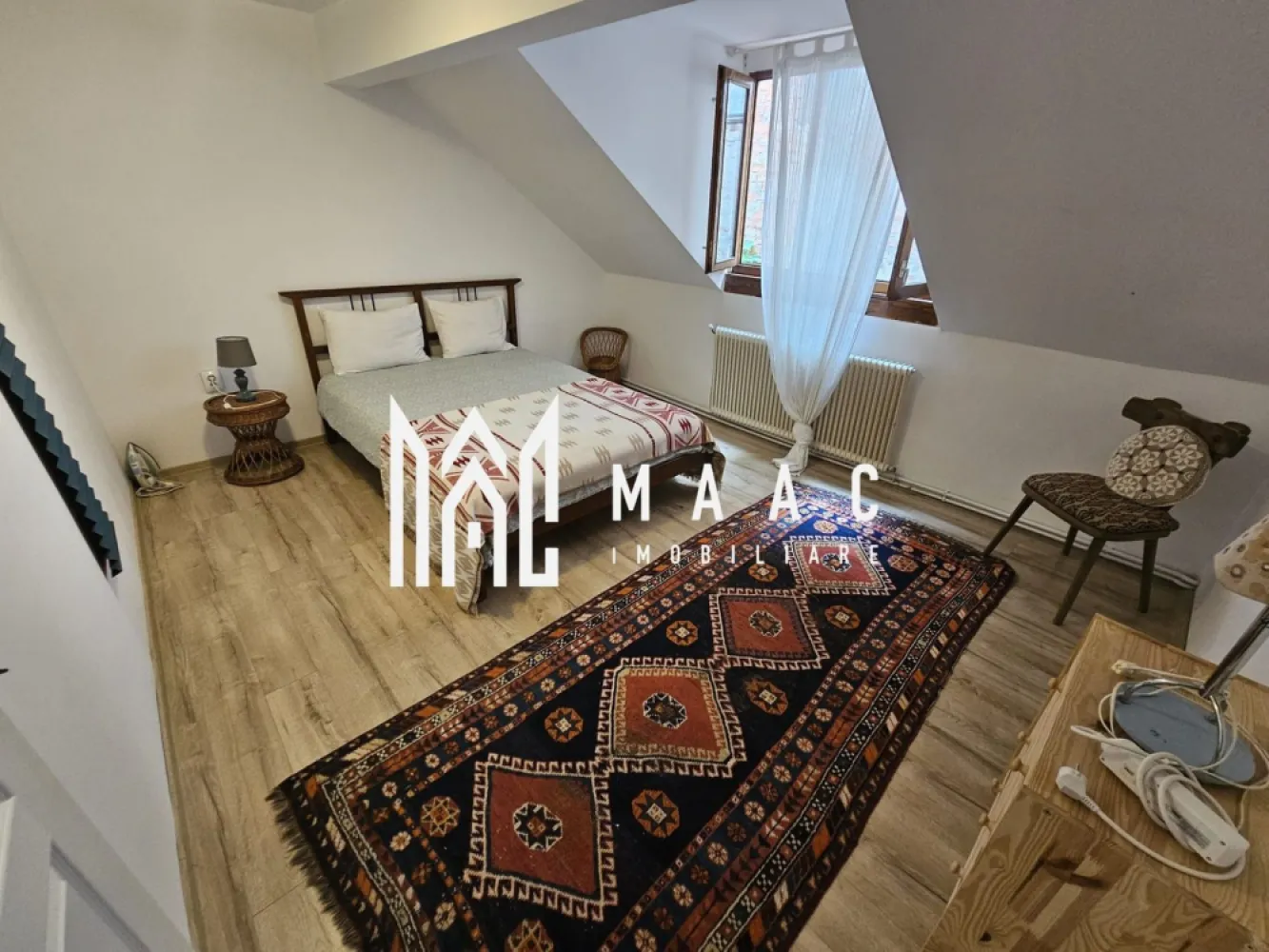 Casa individuala | 140 mp | Central | Afacere la cheie - MAAC Imobiliare vă prezintă o oportunitate deosebită: Casă in zona centrala de vânzare cu afacere inclusă. Caracteristici principale: Suprafață utilă: 140 mp 3 apartamente și un studio la mansardă, complet mobilate și utilate, fiecare cu finisaje premium Dotări suplimentare: Distribuție apartamente: Primul apartament: Dormitor, chicinetă, living, cămară și baie Al doilea apartament: 2 dormitoare, 2 băi, chicinetă și living open-space Al treilea apartament: 2 dormitoare, bucătărie, baie și hol Locație: Situată într-o zonă exclusivistă, aproape de facilități și centrul orașului, oferind un echilibru perfect între liniște și accesibilitate. Pentru mai multe detalii precizati telefonic ca ati vazut anuntul cu ID : CP2290309 }}