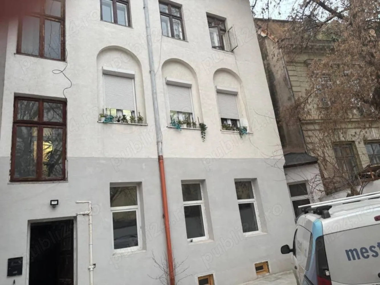 BRASADAS închiriază ap 2 cam etaj 1/2 in vila pe Victoriei. - Agenția imobiliara BRASADAS închiriază apartament cu 2 camere , 65mp. ultracentral sector 1 , Calea Victoriei in vila fara bulina, et. 1, mobilat, centrala proprie, renovat, + loc parcare 20mp in curte , cu garantie , ideal firma sau locuit.