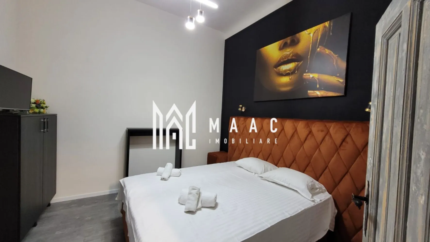 Apartament in Regim Hotelier | Centru | 82MPU | Pivnita - MAAC Imobiliare propune spre vânzare o proprietate Compartimentată în 2 Unități – Ideala pentru Investiție! Suprafață utilă: 82 mp Suprafață construită: 115 mp Compartimentare: 2 apartamente cu 2 camere. Primul apartament este complet funcțional și modern amenajat, iar al 2-lea este in curs de amenajare. Descriere generală: Oportunitate rară de achiziție/investiție! Această proprietate este compartimentată în 2 apartamente cu 2 camere, fiecare având acces propriu. Imobilul este ideal pentru închiriere sau pentru utilizare de către mai multe familii. Proprietatea beneficiază de un design modern, finisaje de lux și este gata pentru utilizare imediată. Localizată într-o zonă accesibilă, cu infrastructură modernă și acces facil la mijloace de transport, această casă/vilă reprezintă o investiție excelentă sau o locuință de vis. Detalii și dotări interioare: Număr camere: 4 camere, dintre care 2 dormitoare. Băi: 2 băi Bucătării: 2 bucatarii Facilități și dotări tehnice: Încălzire: Centrală proprie, cu calorifere pentru fiecare unitate. Uși: Uși de intrare din lemn sau PVC, oferind un aspect elegant și siguranță. Dotări suplimentare: Aragaz, hotă, frigider, TV și conexiune la internet wireless în fiecare unitate. Confort și infrastructură: Străzi: Asfaltate și iluminate, pentru acces facil și sigur. Utilități generale: Apă, canalizare, gaz, curent electric, telefon și internet de mare viteză. Transport: Acces rapid la mijloace de transport în comun. Avantaje: Compartimentare ideală pentru închiriere: Cele 2 unități oferă un randament investițional excelent. Spațiu generos: Suprafața utilă de 82 mp oferă confort și versatilitate. Amenajări moderne: Mobilier și dotări de lux care sporesc atractivitatea și valoarea proprietății. Această proprietate este perfectă pentru: Investitori care doresc să obțină venituri pasive din chirii. Familii numeroase sau persoane care doresc să locuiască împreună, dar să beneficieze de intimitate. Pentru mai multe detalii, vă rugăm să ne contactați specificând ID: CP2290135. Contactează-ne acum pentru detalii suplimentare și programarea unei vizionări! }}