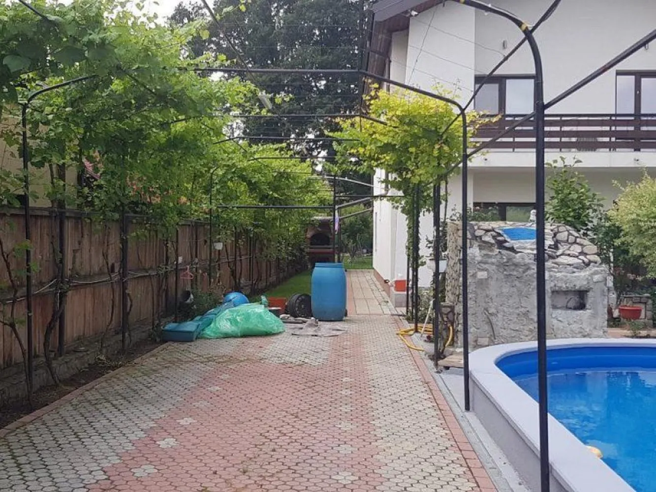 Afumati vila 8 camere , teren 1300 mp , piscina