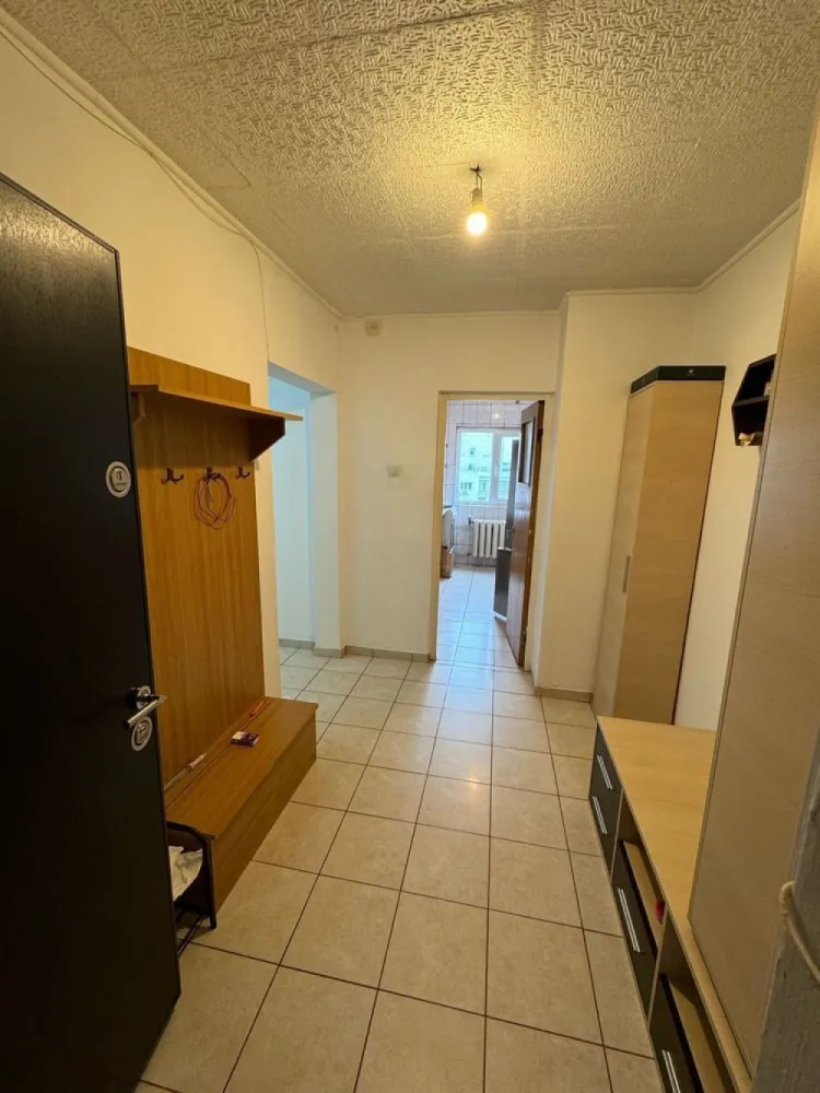 BRASADAS vinde ap 2 cam 57mp et 10/10 Gorjului. - Agenția BRASADAS vinde apartament DECOMANDAT cu 2 cam situat langa Metrou Gorjului la etajul 10/10.
Blocul nu este izolat termic, Construit in 1983
In bloc au fost inlocuite absolut toate conductele de apa, canal, caldura, gaz.
Liftul este si el reinoit complet
Terasa blocului este refacuta si nu au fost niciodata probleme
Apa are presiune iar incalzirea este la pausal.
Ap are balconul inchis cu termopan
Apometrele si contorul de lumina sunt noi
Ap are cadastru si intabulare
Pentru mai multe oferte accesați www.brasadas.com.