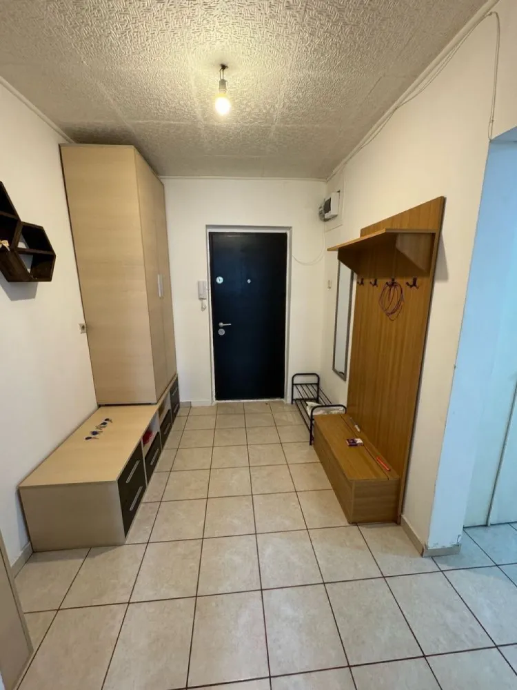 BRASADAS vinde ap 2 cam 57mp et 10/10 Gorjului. - Agenția BRASADAS vinde apartament DECOMANDAT cu 2 cam situat langa Metrou Gorjului la etajul 10/10.
Blocul nu este izolat termic, Construit in 1983
In bloc au fost inlocuite absolut toate conductele de apa, canal, caldura, gaz.
Liftul este si el reinoit complet
Terasa blocului este refacuta si nu au fost niciodata probleme
Apa are presiune iar incalzirea este la pausal.
Ap are balconul inchis cu termopan
Apometrele si contorul de lumina sunt noi
Ap are cadastru si intabulare
Pentru mai multe oferte accesați www.brasadas.com.