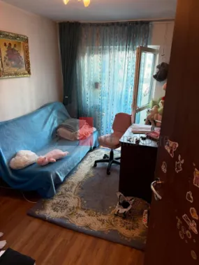 Apartament cu trei camere de vanzare-Crangasi-loc de parcare