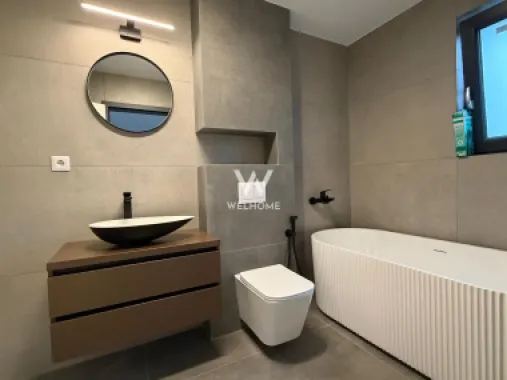 Apartament la Vila, 4 camere si gradina privata