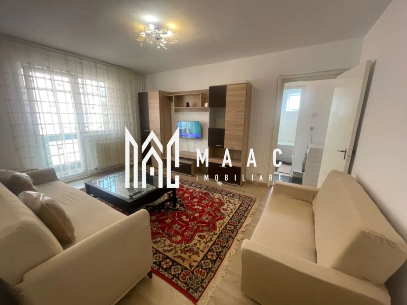 Apartament 2 camere | Locatie excelenta | Zona Cedonia - MAAC Imobiliare vă propune spre inchiriere un apartament cu 2 camere situat la etajul 3 al unui imobil amplasat in zona Cedonia, într-o zonă linistita și aproape de centrul orașului.

Apartamentul este compartimentat din doua camere, bucatarie, hol de acces si o baie. Spatiile sunt luminoase si ofera o atmosfera cald si placuta.

Proprietatea beneficiază de balcon , loc de parcare, iar in imediata apropiere se afla o scoala, magazine si parcuri.

Avantajele proprietății includ:

- zonă liniștită si buna a orasului
- acces rapid către centrul orașului și principalele puncte de interes
- potrivit pentru cupluri, studenti si persoane singure.

Nu se accepta animale de companie. 
Proprietarul este de acord cu fumatori.
Se percepe o garantie de luna de chirie in avans.

Pentru mai multe detalii, vă rugăm să menționați telefonic că ați văzut anunțul cu CP3072779