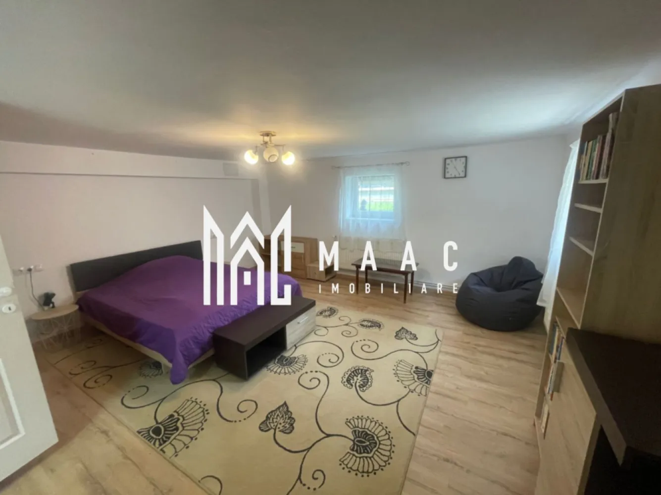 Apartament 2 camere | Zona Sub Arini | 90 mp - MAAC Imobiliare vă propune spre închiriere un apartament spațios la curte cu 2 camere decomandate, situat aproape de parcul Sub Arini si de centrul orasului.

Apartamentul este decomandat, are o suprafață utilă de aproximativ 90 mp și este compartimentat din dormitor, living cu bucatarie, hol de acces, camera de serviciu si baie.

Avantajele proprietății includ:
- locație premium
- zonă liniștită, cu valoare rezidențială ridicată
- acces rapid către centrul orașului și principalele puncte de interes
- potrivit pentru familii, studenti si persoane singure

In pretul chiriei sunt incluse utilitatile: apa, gaz si curent.
Se percepe o garantie de luna de chirie in avans.

Pentru mai multe detalii sau programarea unei vizionări, nu ezitați să ne contactați specificand ID: CP3072636