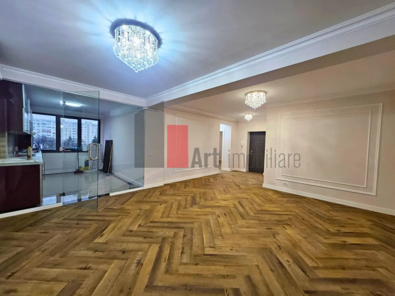 Apartament cu 3 camere-Domenii-Arcul de Triumf-Ion Mihalache-Turda-cu centrala - Apartament 3 camere | 80 mp | Domenii – Arcul de Triumf – Ion Mihalache - Turda

Vă propunem spre vânzare un apartament de trei camere, decomandat, cu 3 unitati de aer conditionat, cu centrala, situat într-una dintre cele mai căutate zone ale Capitalei – Piața Domenii, la câteva minute de Arcul de Triumf și Piața Victoriei.

Apartamentul are o suprafață totală de 80 mp, este amplasat într-un bloc nou cu 10 apartamente, finalizat în 2015, și a fost renovat complet în ianuarie 2026, fiind practic la prima utilizare după renovare.

Compartimentarea este modernă și foarte eficientă:

living generos de 45 mp, luminos și aerisit

bucătărie separată, delimitată elegant prin sticlă

două dormitoare confortabile, ideale pentru familie sau birou

finisaje contemporane premium, atent alese

Proprietatea se remarcă prin spațiu, lumină naturală și poziționare excelentă, fiind ideală atât pentru locuire proprie, cât și pentru investiție (zonă premium, cerere constantă).

Acces rapid către centru, parcurile Domenii, Kiseleff, Herăstrău, restaurante, instituții și mijloace de transport.