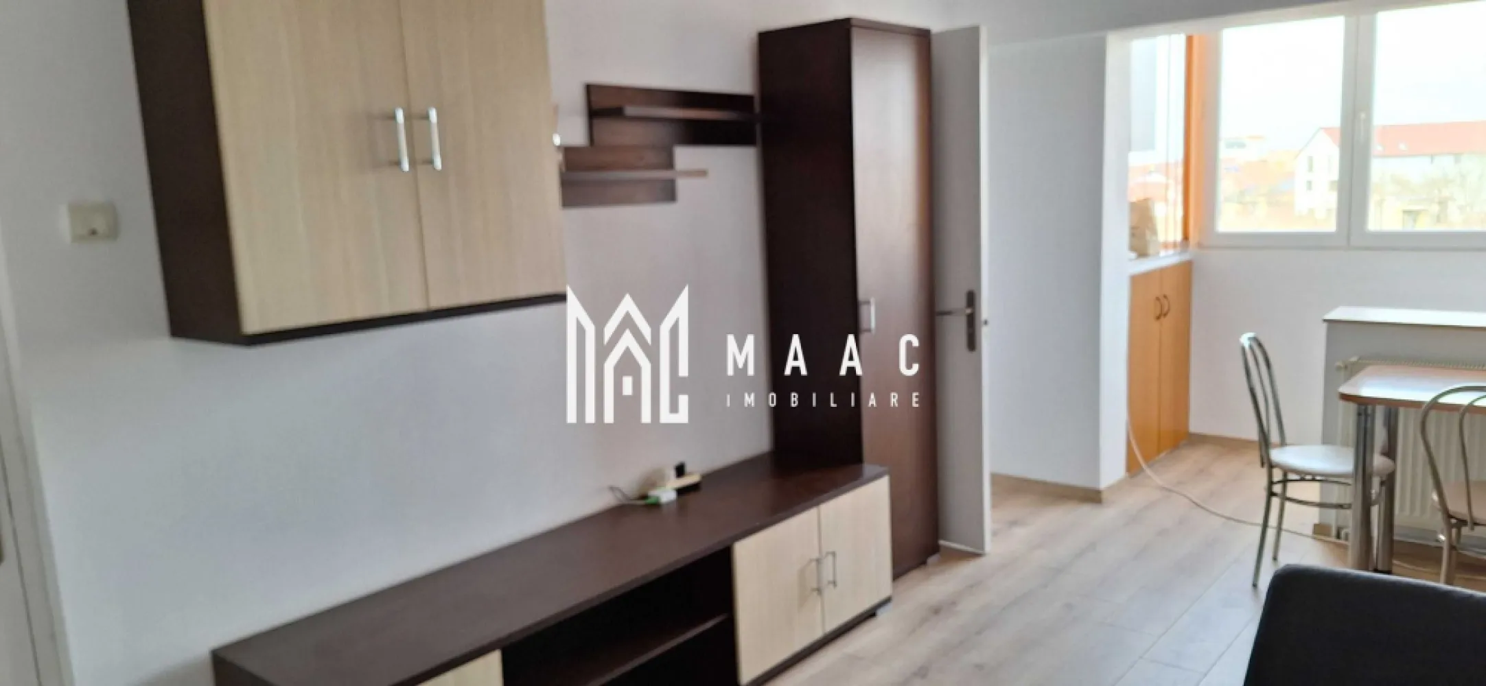 Garsoniera | Etaj 2 | Balcon | Hipodrom 4 - MAAC Imobiliare vă propune spre închiriere o garsonieră complet renovată, situată la etajul 2, într-o zonă accesibilă din Sibiu.
Locuința este complet utilată și pregătită pentru mutare imediată.

Detalii garsonieră
Suprafață utilă: 30 mp
Etaj: 2
Balcon închis
Compartimentare practică și eficientă
Dotări și avantaje
Complet renovată
Centrală termică proprie
Mobilată și utilată
Costuri reduse de întreținere
Gata de locuit
Avantaje locație
La doar 50 m de stația de autobuz
Aproape de magazine (100 m)
Zonă cu acces rapid către punctele de interes din oraș
Condiții închiriere
Preț: 250 €/lună
Garanție: o lună
cuplu
Pentru detalii suplimentare, consultanță sau programarea unei vizionări, va rugăm să ne contactati specificand ID: CP3076824