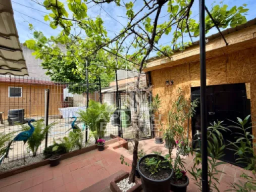 Apartament cu 2 camere si curte de vanzare in Complexul Studentesc