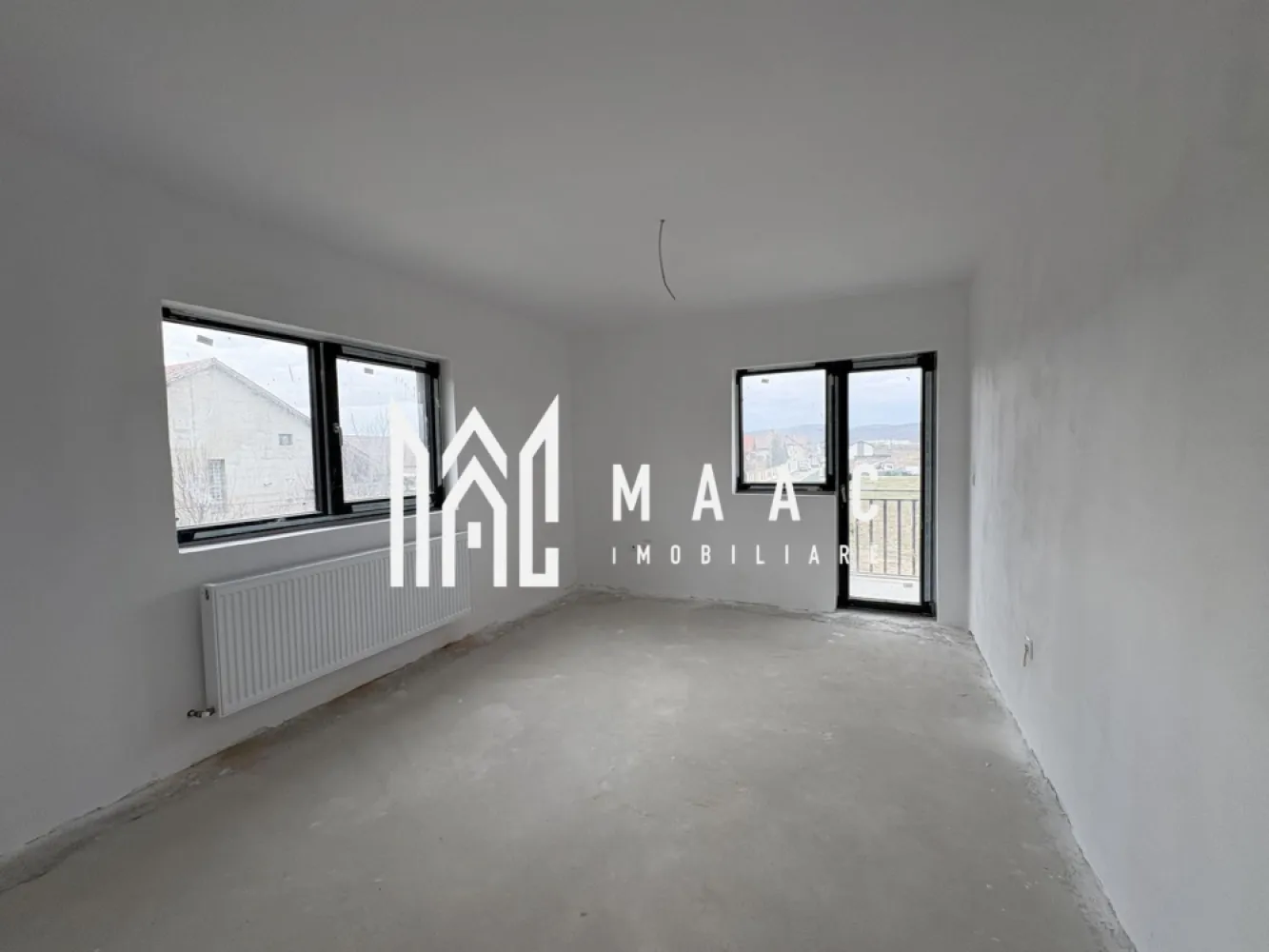Apartament 2 camere I Etajul 3 I Decomandat I Selimbar I - MAAC Imobiliare vă propune spre vânzare un apartament situat la etajul 3 al unui bloc nou din Șelimbăr,orientare spre Sud, o proprietate potrivită atât pentru locuire, cât și pentru investiție, amplasată într-o zonă aflată în plină dezvoltare, cu acces facil către Sibiu.

Apartamentul este amplasat într-un imobil nou și beneficiază de o compartimentare practică, gândită pentru confort și funcționalitate.

Locuința este compusă din:
-1 dormitoar cu acces direct în balcon
-living cu bucătărie open space cu acces in balcon
-baie
- hol

Imobilul se predă la stadiul de alb, oferind posibilitatea personalizării finisajelor, sau, opțional, contra cost, se poate preda complet finisat, la cheie.
Pentru informații suplimentare și stabilirea unei vizionări, menționați că ați văzut anunțul cu ID CP3076721