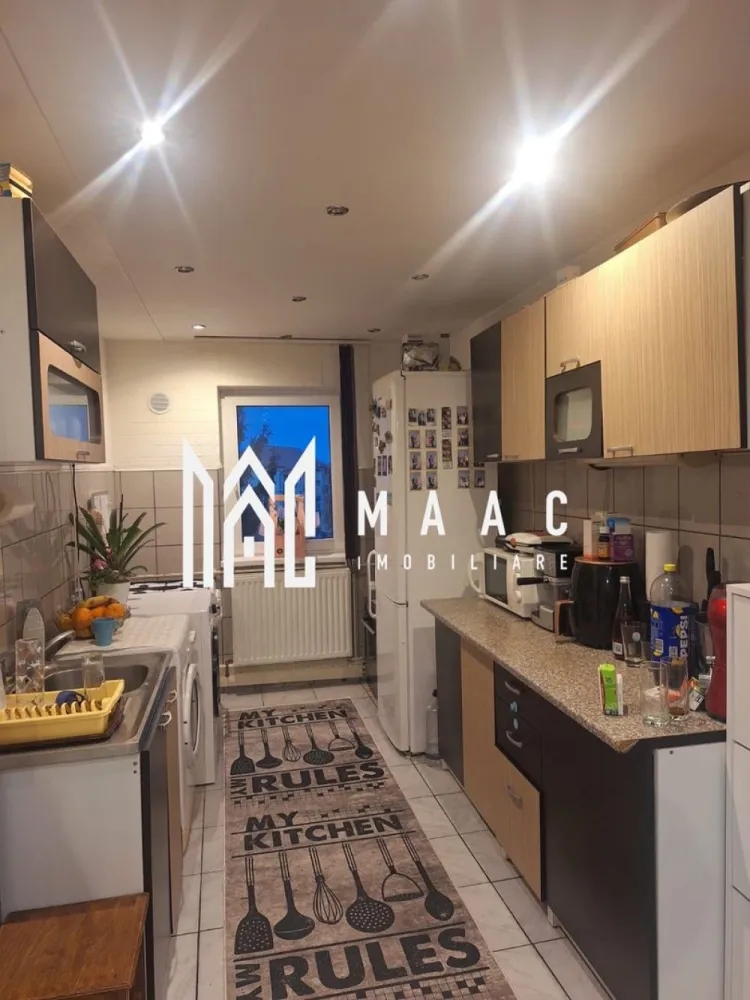Apartament modern cu 3 camere decomandate | 75 mp | 2 balcoane - MAAC Imobiliare vă propune spre vânzare un apartament decomandat cu 3 camere, spațios și luminos, ideal pentru o familie sau pentru investiție, situat la etajul 4 al unui imobil bine poziționat.

Cu o suprafață de 75 mp, locuința impresionează prin compartimentarea practică, finisajele moderne și atmosfera primitoare oferită de lumina naturală din fiecare încăpere. Apartamentul dispune de 2 balcoane, perfecte pentru relaxare și pentru un plus de confort.

Compartimentare și avantaje:
3 camere decomandate
Suprafață utilă: 75 mp
Etaj 4
2 balcoane
Finisaje moderne
Camere luminoase și bine compartimentate

Localizare excelentă:
Apartamentul este amplasat într-o zonă foarte bine conectată, cu acces rapid către:
parcuri și zone verzi
centre comerciale și supermarketuri
cafenele și restaurante
Grădina Zoologică
stații de transport public aflate la doar câțiva pași

O proprietate ideală pentru cei care își doresc confort, accesibilitate și un stil de viață urban echilibrat.

Pentru detalii suplimentare, consultanță sau programarea unei vizionări, va rugăm să ne contactati specificand ID: CP3075801