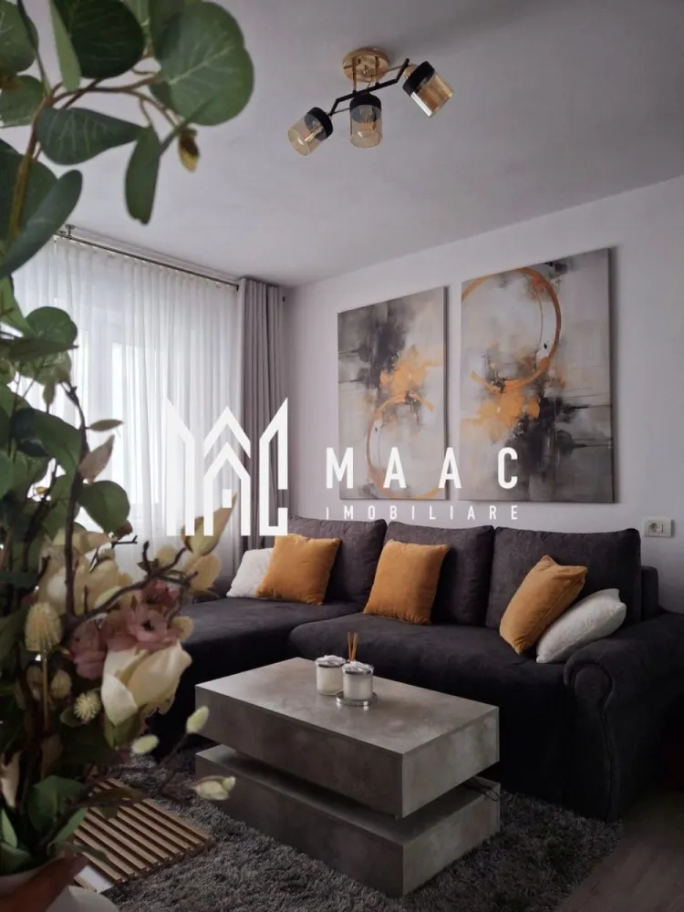 Apartament 4 camere | Etaj 3 | 60 MP | Balcon | Ostroveni - MAAC Imobiliare vă propune spre vânzare un apartament decomandat cu 4 camere, situat în cartierul Ostroveni, la etajul 3 din 10 al unui bloc prevăzut cu lift. Proprietatea a fost complet renovată în anul 2025.

Apartamentul se vinde exact ca în fotografii, cu excepția televizoarelor, iar toate electrocasnicele sunt noi.

Caracteristici:
Apartament cu 4 camere decomandat
Suprafață utilă: 57 mp + Balcon de 3 mp
Etaj 3 din 10
Bloc cu lift
Complet renovat în anul 2025
Balcon închis
Se vinde mobilat și utilat, conform fotografiilor
Ideal pentru locuire imediată.

Compartimentare:
Living luminos
3 dormitoare 
Bucătărie separată și complet echipată
Baie 
Hol spațios
Balcon închis.

Dotări:
Instalație electrică complet schimbată
Instalație sanitară nouă
Centrală termică pe cupru
Mobilier realizat pe comandă în întreg apartamentul
Mașină de spălat rufe
Uscător de rufe
Mașină de spălat vase
Frigider
Cuptor electric
Plită pe gaz din ceramică
Hotă.

Avantaje:
Acces rapid către magazine, școli, parc și mijloace de transport
Bloc dotat cu lift
Locuință complet renovată, fără necesitatea unor investiții suplimentare
Ideal pentru familie sau pentru investiție.

Pentru mai multe detalii și programarea unei vizionări, vă rugăm să ne contactați telefonic și să menționați ID: CP3075734