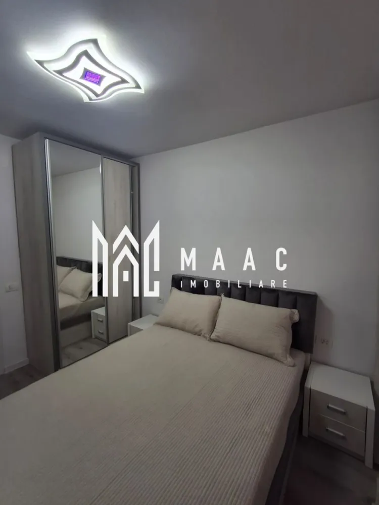 Apartament 4 camere | Etaj 3 | 60 MP | Balcon | Ostroveni - MAAC Imobiliare vă propune spre vânzare un apartament decomandat cu 4 camere, situat în cartierul Ostroveni, la etajul 3 din 10 al unui bloc prevăzut cu lift. Proprietatea a fost complet renovată în anul 2025.

Apartamentul se vinde exact ca în fotografii, cu excepția televizoarelor, iar toate electrocasnicele sunt noi.

Caracteristici:
Apartament cu 4 camere decomandat
Suprafață utilă: 57 mp + Balcon de 3 mp
Etaj 3 din 10
Bloc cu lift
Complet renovat în anul 2025
Balcon închis
Se vinde mobilat și utilat, conform fotografiilor
Ideal pentru locuire imediată.

Compartimentare:
Living luminos
3 dormitoare 
Bucătărie separată și complet echipată
Baie 
Hol spațios
Balcon închis.

Dotări:
Instalație electrică complet schimbată
Instalație sanitară nouă
Centrală termică pe cupru
Mobilier realizat pe comandă în întreg apartamentul
Mașină de spălat rufe
Uscător de rufe
Mașină de spălat vase
Frigider
Cuptor electric
Plită pe gaz din ceramică
Hotă.

Avantaje:
Acces rapid către magazine, școli, parc și mijloace de transport
Bloc dotat cu lift
Locuință complet renovată, fără necesitatea unor investiții suplimentare
Ideal pentru familie sau pentru investiție.

Pentru mai multe detalii și programarea unei vizionări, vă rugăm să ne contactați telefonic și să menționați ID: CP3075734