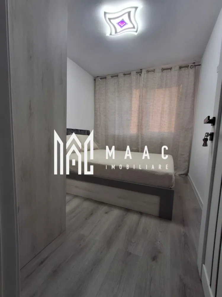 Apartament 4 camere | Etaj 3 | 60 MP | Balcon | Ostroveni - MAAC Imobiliare vă propune spre vânzare un apartament decomandat cu 4 camere, situat în cartierul Ostroveni, la etajul 3 din 10 al unui bloc prevăzut cu lift. Proprietatea a fost complet renovată în anul 2025.

Apartamentul se vinde exact ca în fotografii, cu excepția televizoarelor, iar toate electrocasnicele sunt noi.

Caracteristici:
Apartament cu 4 camere decomandat
Suprafață utilă: 57 mp + Balcon de 3 mp
Etaj 3 din 10
Bloc cu lift
Complet renovat în anul 2025
Balcon închis
Se vinde mobilat și utilat, conform fotografiilor
Ideal pentru locuire imediată.

Compartimentare:
Living luminos
3 dormitoare 
Bucătărie separată și complet echipată
Baie 
Hol spațios
Balcon închis.

Dotări:
Instalație electrică complet schimbată
Instalație sanitară nouă
Centrală termică pe cupru
Mobilier realizat pe comandă în întreg apartamentul
Mașină de spălat rufe
Uscător de rufe
Mașină de spălat vase
Frigider
Cuptor electric
Plită pe gaz din ceramică
Hotă.

Avantaje:
Acces rapid către magazine, școli, parc și mijloace de transport
Bloc dotat cu lift
Locuință complet renovată, fără necesitatea unor investiții suplimentare
Ideal pentru familie sau pentru investiție.

Pentru mai multe detalii și programarea unei vizionări, vă rugăm să ne contactați telefonic și să menționați ID: CP3075734