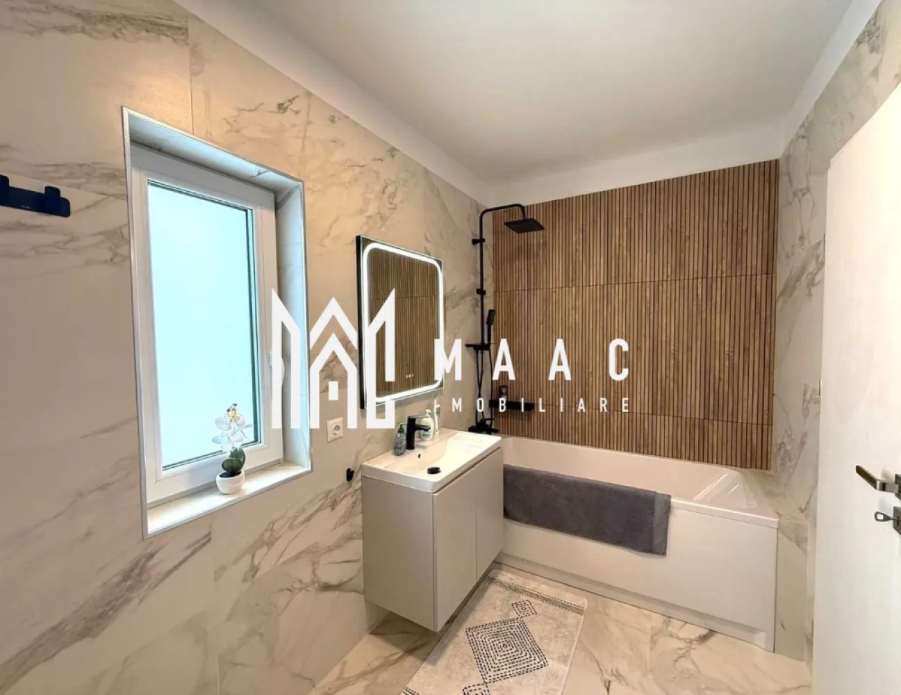 Apartament 3 camere | Etaj 1 | Balcon | Parcare | Doamna Stanca