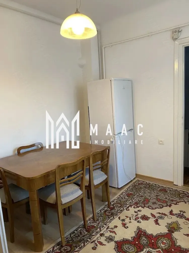 Garsoniera | 50 MPU | Zona Centrala - MAAC Imobiliare vă propune spre închiriere o garsonieră recent renovată, situată la casă, într-o zonă centrală și liniștită, ideală pentru o persoană sau un cuplu care își dorește confort și acces rapid către principalele puncte de interes ale orașului.

Proprietatea se remarcă prin suprafața generoasă, atmosfera primitoare și poziționarea excelentă, fiind aproape de facultăți, centre comerciale și mijloace de transport. Curtea interioară și zona liniștită oferă un plus de confort și intimitate.

Compartimentare:
cameră spațioasă și luminoasă
bucătărie
baie
hol

Dotări și avantaje:
recent renovată
situată la casă
centrală termică pe gaz
costuri mici la întreținere
curte interioară
loc de parcare
zonă centrală și liniștită
acces rapid către facultăți și mall

Localizare:
Zonă centrală, cu acces facil către toate punctele de interes din oraș.

Condiții de închiriere:
garanție: echivalentul unei chirii lunare
disponibilitate: imediată

Pentru mai multe detalii sau pentru programarea unei vizionări, vă rugăm să ne contactați specificând: ID: CP3072988