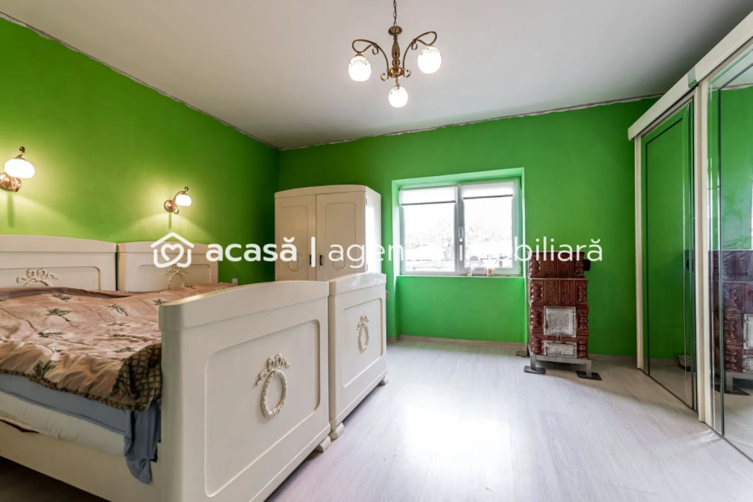 Casă finisată + casă în construcție, la același preț! - 🏡 O proprietate, două construcții, nenumărate posibilități – Seleuș, Arad
Imaginează-ți o proprietate în care te poți muta chiar de mâine, fără investiții suplimentare, dar care îți oferă în același timp șansa de a crea încă o locuință exact așa cum îți dorești. 🔑✨
Prima construcție este o casă finisată, gata pentru locuire imediată, cu 82 mp utili, compartimentată practic:
✔️ 3 camere
✔️ bucătărie mobilată
✔️ baie utilată
✔️ apă și curent
✔️ aer condiționat
✔️ Garaj pentru 3 mașini 🚗🚗🚗
✔️ Teren generos de peste 700 mp

A doua construcție este la roșu, cu parter construit și 98 mp utili, având autorizație pentru regim de înălțime P+E – spațiul perfect pentru a-l transforma după propriile cerințe și așteptări.

💰 Preț: 65.000 € negociabil
✅ Comision 0% pentru cumpărător!

📞 Sună acum pentru o vizionare!
Mihai Bica – Consultant imobiliar
0742543526