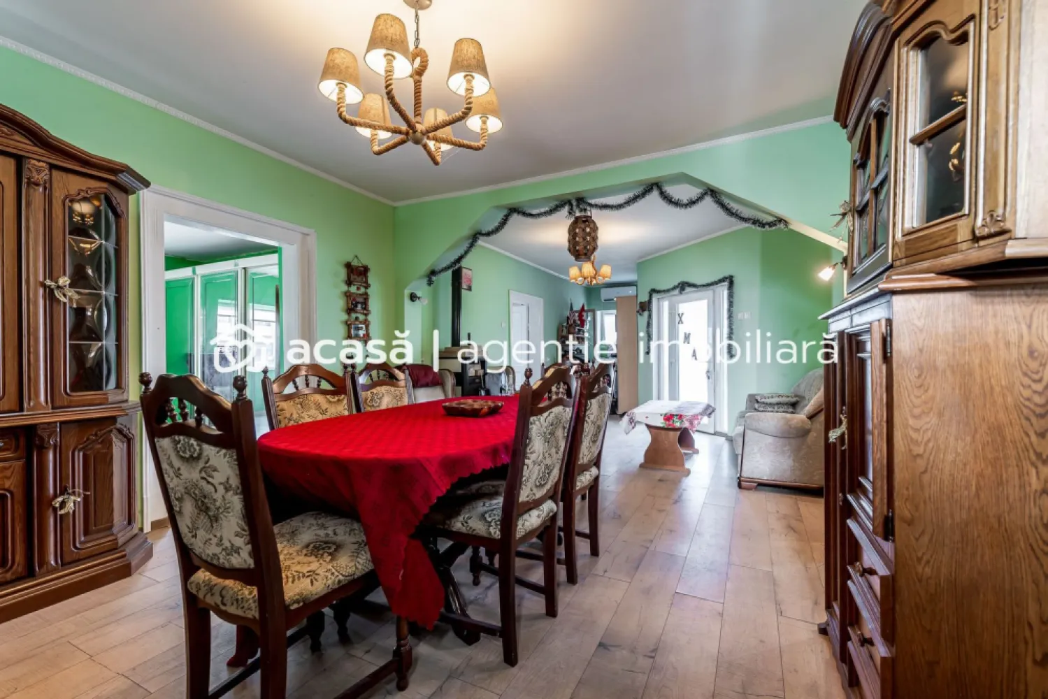 Casă finisată + casă în construcție, la același preț! - 🏡 O proprietate, două construcții, nenumărate posibilități – Seleuș, Arad
Imaginează-ți o proprietate în care te poți muta chiar de mâine, fără investiții suplimentare, dar care îți oferă în același timp șansa de a crea încă o locuință exact așa cum îți dorești. 🔑✨
Prima construcție este o casă finisată, gata pentru locuire imediată, cu 82 mp utili, compartimentată practic:
✔️ 3 camere
✔️ bucătărie mobilată
✔️ baie utilată
✔️ apă și curent
✔️ aer condiționat
✔️ Garaj pentru 3 mașini 🚗🚗🚗
✔️ Teren generos de peste 700 mp

A doua construcție este la roșu, cu parter construit și 98 mp utili, având autorizație pentru regim de înălțime P+E – spațiul perfect pentru a-l transforma după propriile cerințe și așteptări.

💰 Preț: 65.000 € negociabil
✅ Comision 0% pentru cumpărător!

📞 Sună acum pentru o vizionare!
Mihai Bica – Consultant imobiliar
0742543526
