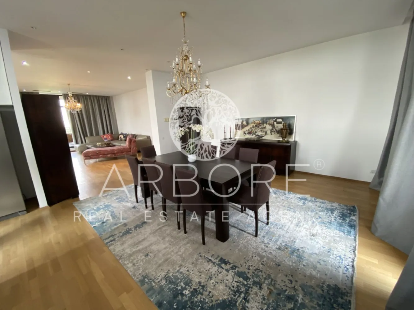 Penthouse 5 camere 250 mp lângă Ambasada SUA , zona Băneasa București - Arbore Real Estate vă oferă spre închiriere un penthouse spectaculos cu 5 camere și 250 mp, situat în una dintre cele mai exclusiviste zone rezidențiale din nordul Bucureștiului – Aleea Privighetorilor, Iancu Nicolae, Pipera, la câteva minute de Ambasada SUA și Pădurea Băneasa.

📍Penthouse-ul se află la etajul 7/7 al ansamblului rezidențial Privighetorilor 86P, una dintre cele mai apreciate dezvoltări din Pipera.

✨ Detalii și compartimentare:
Suprafață utilă: 250 mp
Living generos, open space cu zonă de dining și bucătărie complet utilată și mobilată
3 dormitoare, fiecare cu baie proprie
Dormitor matrimonial cu dressing separat
1 debara cu intrare separată
Spații multiple de depozitare în holuri
Terasă panoramică – ideală pentru relaxare, plajă urbană sau socializare

🏢 Avantaje locație:
Situat lângă Pădurea Băneasa – aer curat și liniște
Acces rapid la:
• Ambasada SUA
• Băneasa Shopping City, IKEA, Jolie Ville
• Grădina Zoologică Băneasa
• Școli internaționale de top: American School, British School, Liceul Francez „Anna de Noailles”, Avenor College, Little London, etc.

🛡️ Alte beneficii:
Ansamblu rezidențial securizat
Priveliști largi și lumină naturală pe tot parcursul zilei
Acces facil către DN1, aeroporturi și zona de birouri Pipera

📞 Disponibil imediat pentru închiriere – ideal pentru expați, diplomați sau familii care caută confort de top și intimitate.

Cu deosebită considerație,
Arbore Real Estate