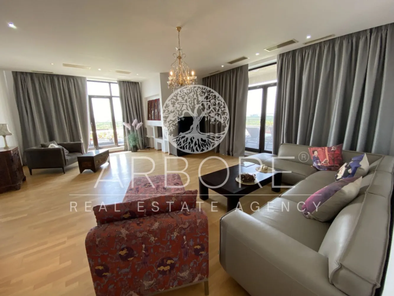 Penthouse 5 camere 250 mp lângă Ambasada SUA , zona Băneasa București
