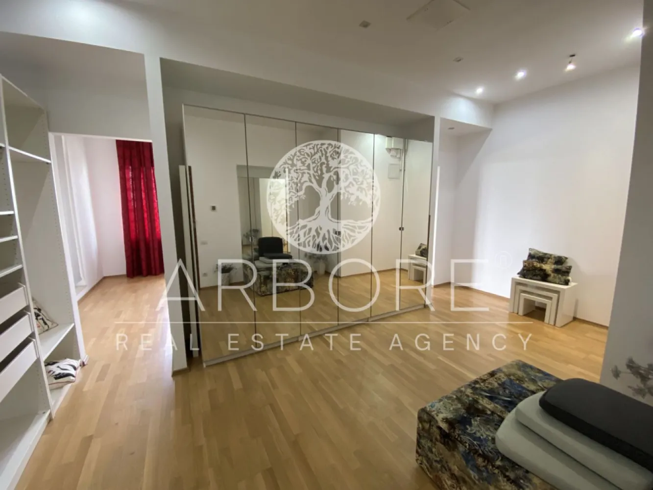 Penthouse 5 camere 250 mp lângă Ambasada SUA , zona Băneasa București