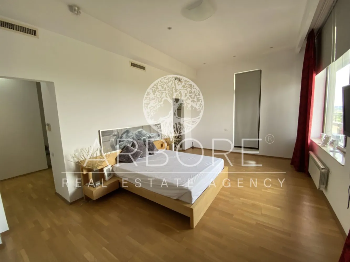 Penthouse 5 camere 250 mp lângă Ambasada SUA , zona Băneasa București