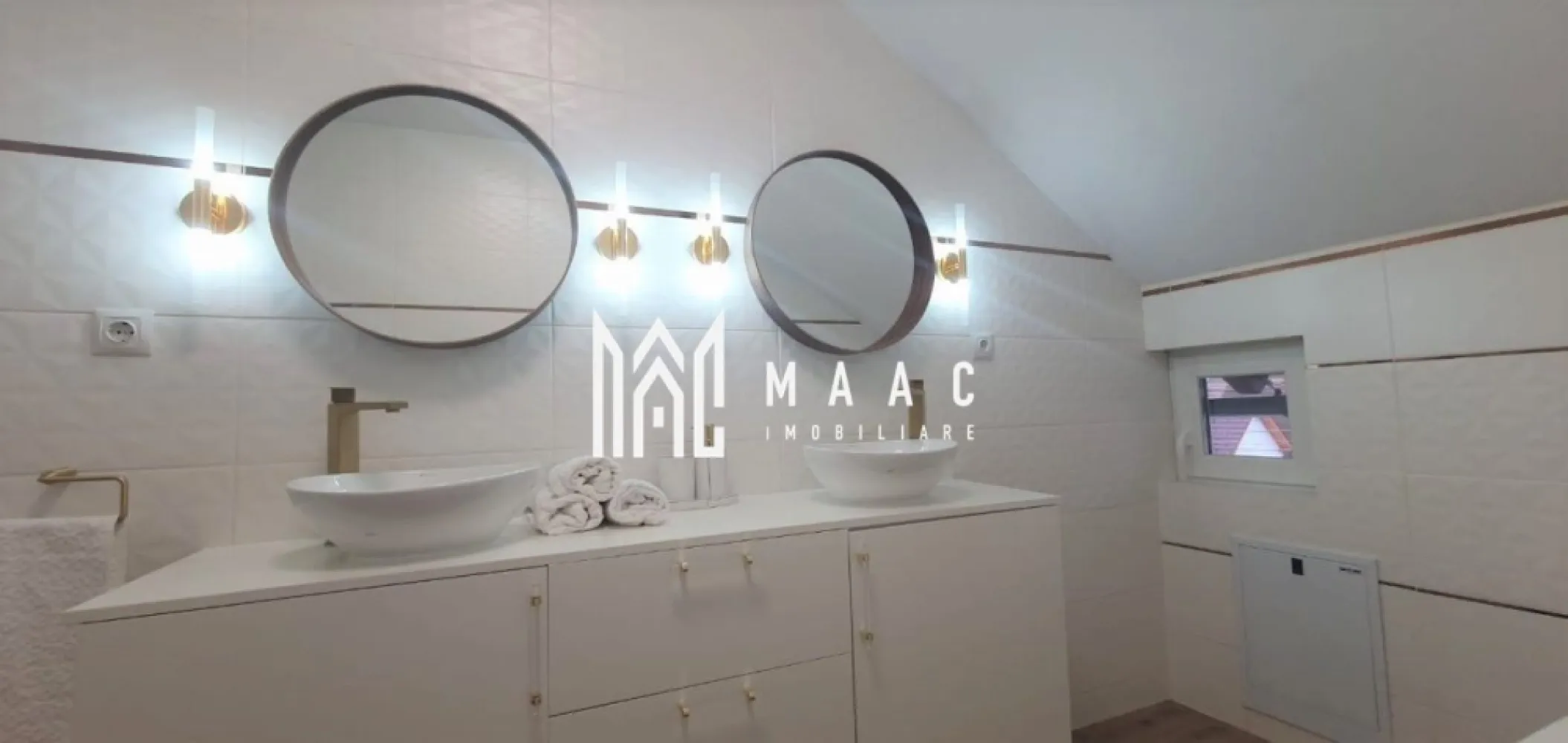 Black Friday Casa individuala | 5 Camere | Sura Mare - 🔥 BLACK FRIDAY - Profită de cea mai bună perioadă din an pentru a deveni proprietar! Reducere de 3.000 euro - Preț vechi - 258.000 euro Preț promoțional - 255.000 euro MAAC Imobiliare va propune spre vânzare o casa individuala amenajata la cheie in localitatea Sura Mare. Imobilul construit pe un teren cu suprafață de 475mp, cu regim de înălțime P+M si suprafață utila de 189mp, este compartimentat astfel: Parter: - living open space cu bucătărie - 1 dormitor - baie - cămară Etaj: - hol acces - 3 dormitoare - 2 dressing-uri generoase - baie cu geam de aerisire. Toate utilitățile: curent electric, apa, gaz, aer condiționat, cablu tv, fibra optica. Curtea liberă măsoară 286mp . Casa este izolata termic și se preda mobilata si utilata (vezi poze). Pentru mai multe informații, specificați ca ați văzut anunțul cu ID: CP2280868 }}