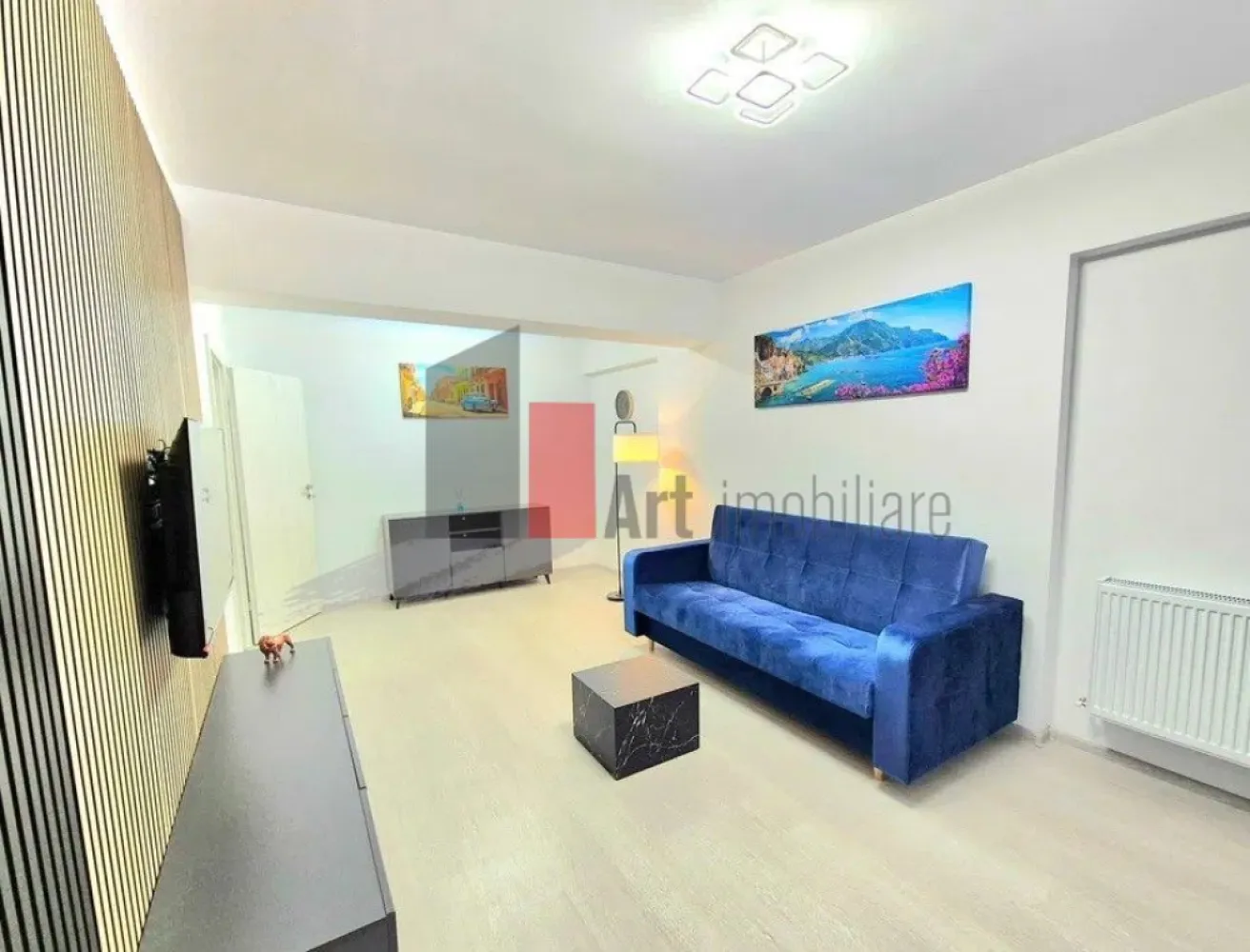 Apartament cu 2 camere de inchiriat-Aparatorii Patriei-cu centrala+loc parcare - Complex Brown, Aparatorii Patriei, Drumul Binelui. Apartament cu 2 camere, etaj 3 din 8, decomandat, cu o suprafata de 53 mp + 10 balcon. Decorat, mobilat si utilat integral cu foarte multe spatii de depozitare, Smart TV, masina spalat vase, canapea extensibila, mobilier balcon, AC in ambele camere. Totul nou, prima inchiriere. Blocul este nou, dat in folosinta in 2026, centrala de apartament. Acces magazine, Metrou Aparatorii Patriei la 8-9 minute de mers pe jos. Va rugam, fara fumatori (all) si fara animalute de companie. Optiune Loc Parcare (se achita extra). SE face contract la ANAF. Va multumim!