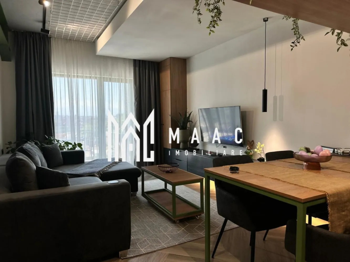 Apartament 2 Camere | Etaj 2 | The Lake Home SIBIU - MAAC Imobiliare va propune spre inchiriere Apartament Modern de Lux Locație: Zonă liniștită, aproape de mijloacele de transport în comun, stație de taxi, magazine și farmacii. Caracteristici: 1 Dormitor: Confortabil și modern. Bucătărie și Living: Spațios și luminos, ideal pentru relaxare și socializare. 1 Baie: Amenajată cu materiale de calitate. 1 Balcon: Perfect pentru momente de relaxare. Loc de parcare privat: Inclus pentru un plus de confort. Avantaje: Apartament complet mobilat și utilat modern, cu finisaje de lux. Se vinde exact cum se vede în poze, gata pentru mutare imediată. Locație excelentă, în proximitatea tuturor facilităților necesare. Contact MAAC Imobiliare: Sună acum pentru mai multe detalii sau pentru a programa o vizionare specificati : CP2272708 }}