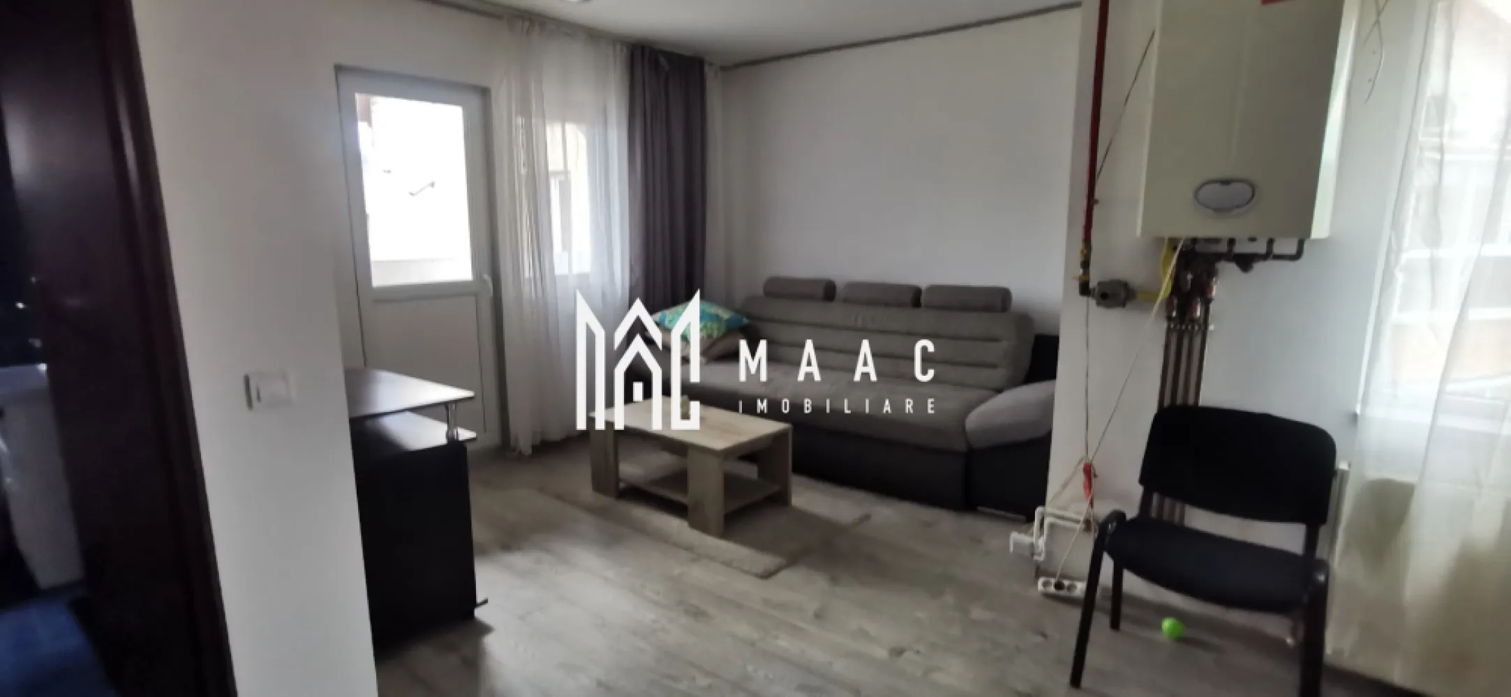 Apartament 2 camere | 52.25 mp utili | Balcon | Nord - Maac Imobiliare prezintă spre vânzare un apartament tip mansardă, cochet și bine compartimentat, situat la etajul 5 al unui imobil din cartierul Nord, Râmnicu Vâlcea – o zonă apreciată, cu toate facilitățile la îndemână.

 Locație ideală, în proximitatea magazinelor, școlilor, grădinițelor, mijloacelor de transport în comun și zonelor verzi, perfectă pentru un stil de viață confortabil.

 Compartimentare funcțională:

Living spațios cu bucătărie open space

Dormitor luminos și bine proporționat

Baie cu aerisire naturală

Hol de intrare

Balcon

 Detalii suplimentare:

Suprafață utilă: 52,25 mp

Etaj: 5 din 5

Lumină naturală din abundență

Zonă liniștită și bine cotată

 Ideal atât pentru locuit, cât și pentru investiție în regim hotelier/Airbnb, datorită poziționării excelente, aproape de centru și de toate facilitățile urbane.

 Pentru mai multe detalii sau pentru a programa o vizionare, vă rugăm să menționați telefonic ID-ul anunțului: CP2642025
