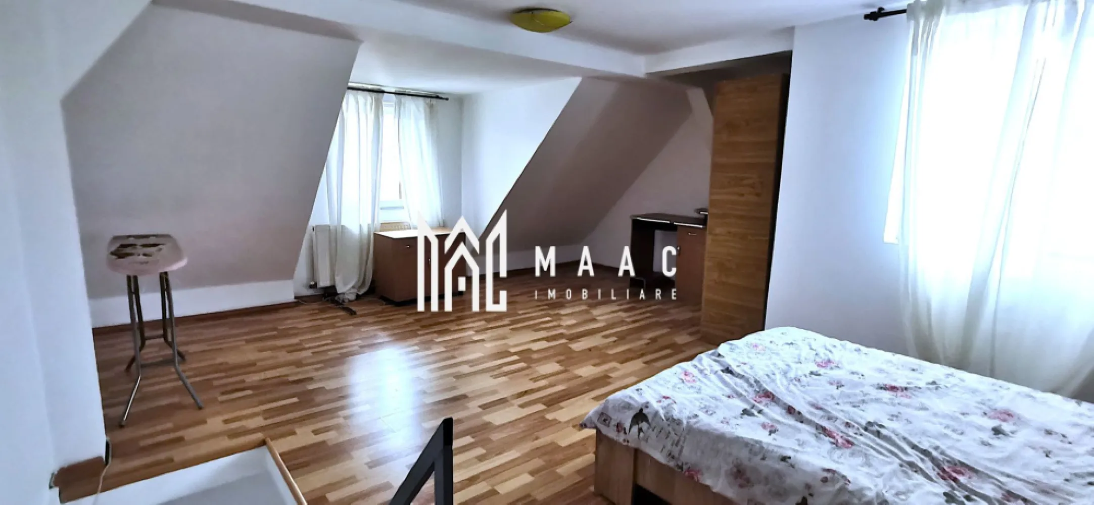 Apartament 2 camere | 52.25 mp utili | Balcon | Nord - Maac Imobiliare prezintă spre vânzare un apartament tip mansardă, cochet și bine compartimentat, situat la etajul 5 al unui imobil din cartierul Nord, Râmnicu Vâlcea – o zonă apreciată, cu toate facilitățile la îndemână.

 Locație ideală, în proximitatea magazinelor, școlilor, grădinițelor, mijloacelor de transport în comun și zonelor verzi, perfectă pentru un stil de viață confortabil.

 Compartimentare funcțională:

Living spațios cu bucătărie open space

Dormitor luminos și bine proporționat

Baie cu aerisire naturală

Hol de intrare

Balcon

 Detalii suplimentare:

Suprafață utilă: 52,25 mp

Etaj: 5 din 5

Lumină naturală din abundență

Zonă liniștită și bine cotată

 Ideal atât pentru locuit, cât și pentru investiție în regim hotelier/Airbnb, datorită poziționării excelente, aproape de centru și de toate facilitățile urbane.

 Pentru mai multe detalii sau pentru a programa o vizionare, vă rugăm să menționați telefonic ID-ul anunțului: CP2642025