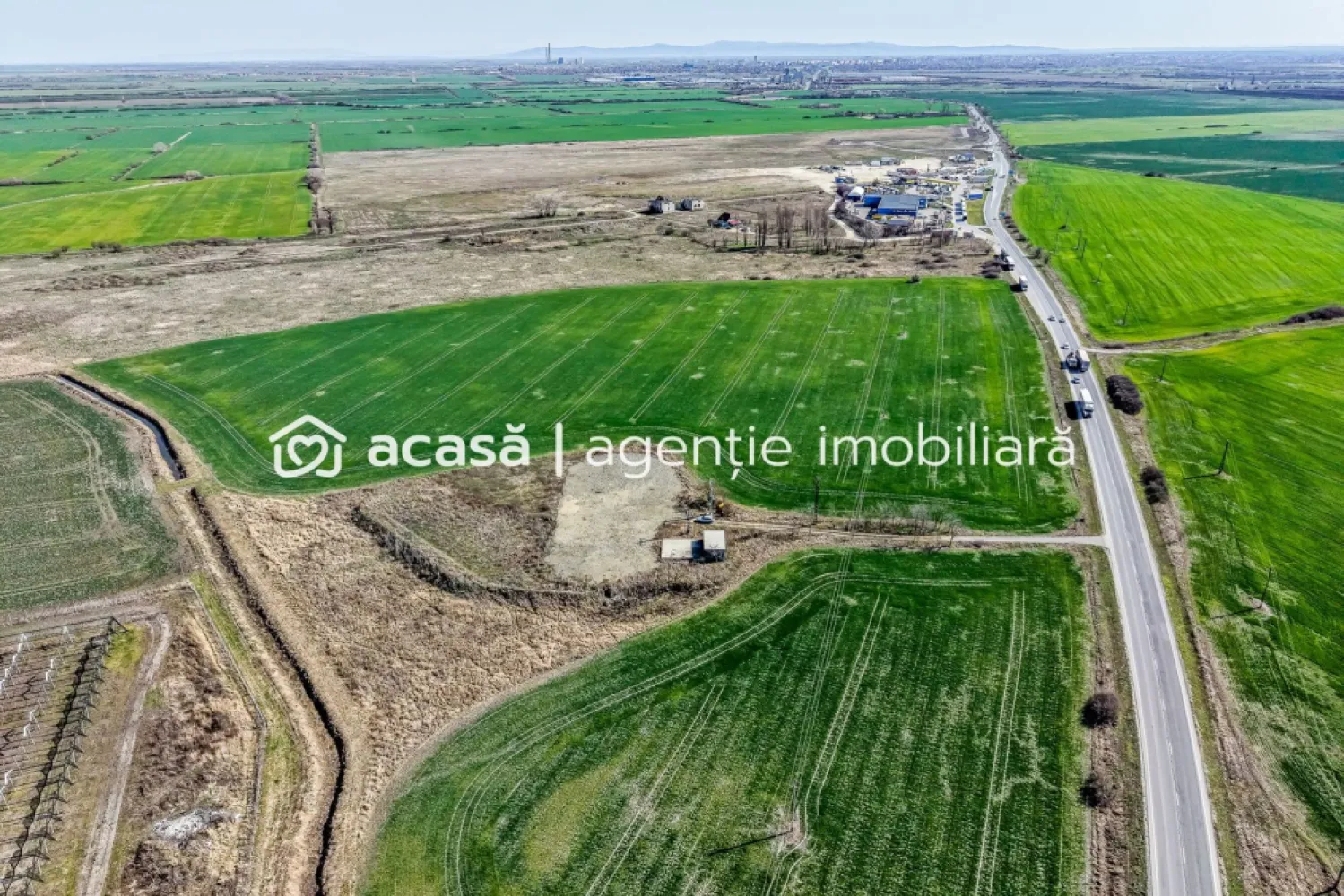 🌟 Oportunitate Investiție! Teren Intravilan zona service DAF vest 🌟 - Visezi să dezvolți un proiect de succes? Avem pentru tine o parcelă generoasă de 5229 mp situată în zona Hanul de la Răscruce, perfectă pentru dezvoltarea unei afaceri de genul benzinărie, logistic sau construcție hale depozitare!
Comision 0% la cumpărător.
Atenție, prețul este fără TVA.

📍 Locație Ideală:

Terenul se află în apropierea Service-ului TIR DAF pe DN7, la doar câțiva pași de Parcul Logistic LIDL și de accesul rapid la autostrada A1.
🏗️ Potrivit pentru:

Hale industriale
Parc logistic
Diverse proiecte comerciale
Această oportunitate nu trebuie ratată! Contactează-mă pentru mai multe detalii și pentru a programa o vizionare la 0724 694 458 Dorel Vereș consultant imobiliar. Fă primul pas spre realizarea visului tău de afaceri!
✨ Agentia Imobiliară ACASĂ - Împreună construim viitorul! ✨
Nu dispui de toată suma? Te ajutăm noi gratuit! Îți obținem oferte de la 16 bănci.

Ai o proprietate de vânzare în Arad și vrei să știi cât valorează cu adevărat?

Sună-mă pentru o evaluare gratuită, fără obligații.

Birou: ACASĂ | Agenție imobiliară Arad

Bulevardul Decebal 2, Arad 310133