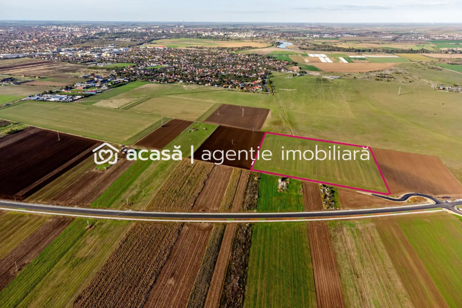 Teren industrial poziționat strategic 17 eur/mp - Vă oferim spre achiziție un teren ideal pentru construcții de hale industriale, platforme de depozitare, stație carburanți, parcări TIR-uri.

Terenul se află în Arad (în dreptul cartierului Sânicolu Mic) cu acces direct la centura Arad - Fântanele - Vladimirescu.

Caracteristici teren:
Teren arabil extravilan Arad
Suprafață: 45.080 mp
Front stradal: 197 m
Utilități: în zonă (nu sunt pe teren)

Preț: 17 eur/mp (așa cum este terenul acum)
+ 1 eur/mp dacă se dorește branșament de curent pe parcelă (avans minim 50%)
+ 3 eur/mp dacă se dorește PUZ (avans minim 50%)

Pentru ofice detalii sau vizionare apelați:
0721356746 Florin Moș