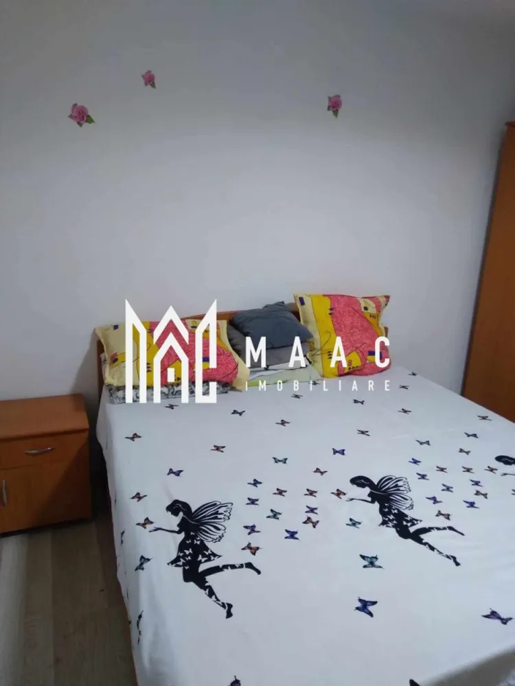 Apartament La Casă | Bucătărie Separată | Piața Cluj - MAAC Imobiliare prezintă un apartament la casă, situat în zona Piața Cluj, ideal pentru cei care caută un spațiu liniștit, cu acces la o curte comună. Proprietatea dispune de: Suprafață utilă: 49 mp, 3 camere, bucătărie separată și baie; Curte comună: Perfectă pentru relaxare sau diverse activități în aer liber, împărțită cu alți vecini; Compartimentare: Spațiu eficient organizat pentru confortul locatarilor; Stare interioară: Apartamentul este bine întreținut și poate fi personalizat după preferințe; Acces facil: Aproape de Piața Cluj, cu acces rapid la magazine, școli și mijloace de transport. Pentru mai multe detalii sau pentru a programa o vizionare, nu ezitați să ne contactați! ID CP2266956 }}