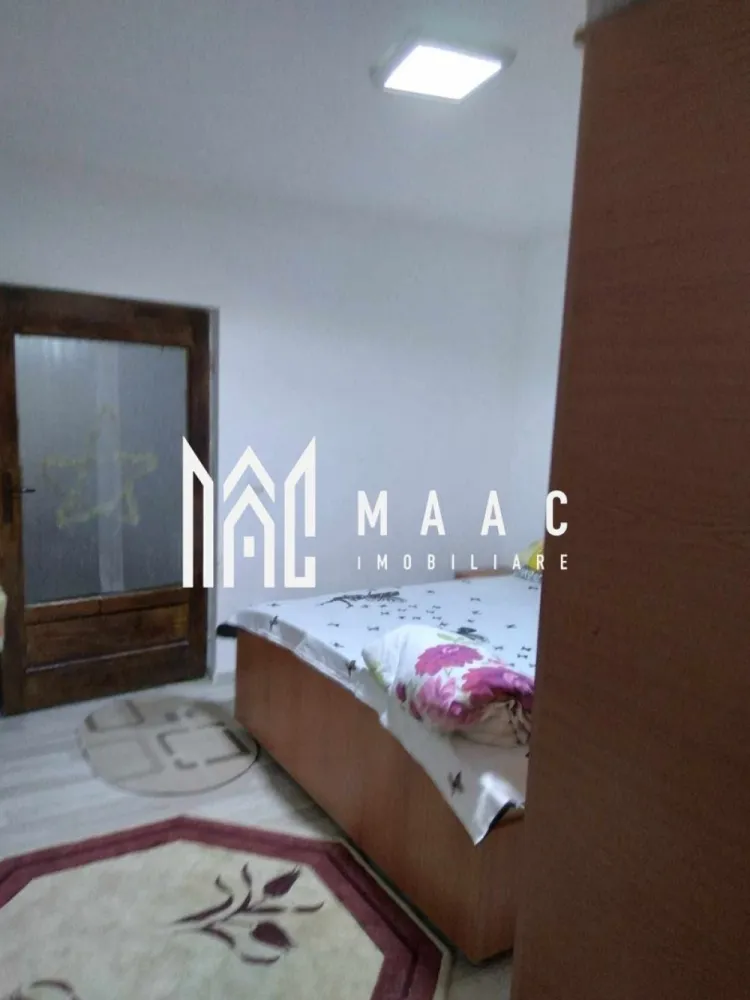 Apartament La Casă | Bucătărie Separată | Piața Cluj - MAAC Imobiliare prezintă un apartament la casă, situat în zona Piața Cluj, ideal pentru cei care caută un spațiu liniștit, cu acces la o curte comună. Proprietatea dispune de: Suprafață utilă: 49 mp, 3 camere, bucătărie separată și baie; Curte comună: Perfectă pentru relaxare sau diverse activități în aer liber, împărțită cu alți vecini; Compartimentare: Spațiu eficient organizat pentru confortul locatarilor; Stare interioară: Apartamentul este bine întreținut și poate fi personalizat după preferințe; Acces facil: Aproape de Piața Cluj, cu acces rapid la magazine, școli și mijloace de transport. Pentru mai multe detalii sau pentru a programa o vizionare, nu ezitați să ne contactați! ID CP2266956 }}