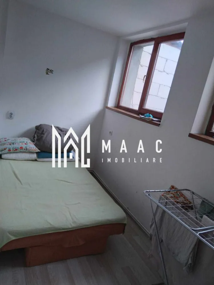 Apartament La Casă | Bucătărie Separată | Piața Cluj - MAAC Imobiliare prezintă un apartament la casă, situat în zona Piața Cluj, ideal pentru cei care caută un spațiu liniștit, cu acces la o curte comună. Proprietatea dispune de: Suprafață utilă: 49 mp, 3 camere, bucătărie separată și baie; Curte comună: Perfectă pentru relaxare sau diverse activități în aer liber, împărțită cu alți vecini; Compartimentare: Spațiu eficient organizat pentru confortul locatarilor; Stare interioară: Apartamentul este bine întreținut și poate fi personalizat după preferințe; Acces facil: Aproape de Piața Cluj, cu acces rapid la magazine, școli și mijloace de transport. Pentru mai multe detalii sau pentru a programa o vizionare, nu ezitați să ne contactați! ID CP2266956 }}