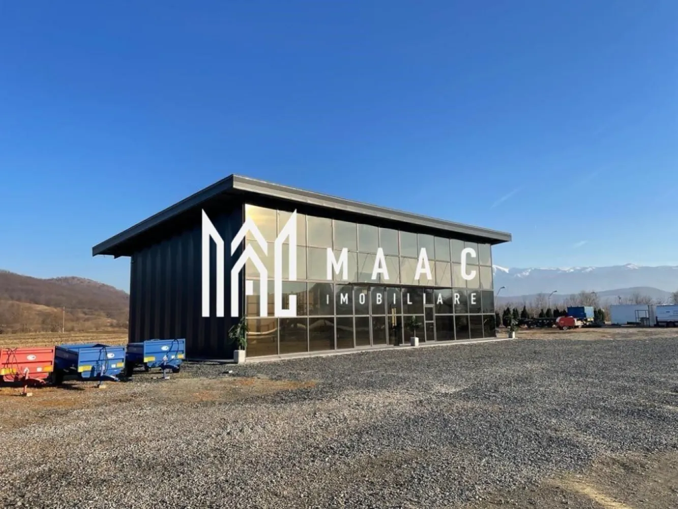 Hala | 250 MP | Teren 11.000 mp | - MAAC Imobiliare vă oferă spre vânzare o hală situată în Vestem, pe un teren cu suprafața de 11.000 mp, dotată cu toate utilitățile necesare și cu PUZ aprobat. Proprietatea beneficiază de o bandă de accelerare și oferă posibilitatea de a construi suplimentar pe o suprafață de 4750 mp, având regim de înălțime P+1+2. Prețul de vânzare este de 900.000 EUR. Pentru mai multe detalii sau pentru a programa o vizionare a halei, nu ezitați să ne contactați:CP2266280 }}