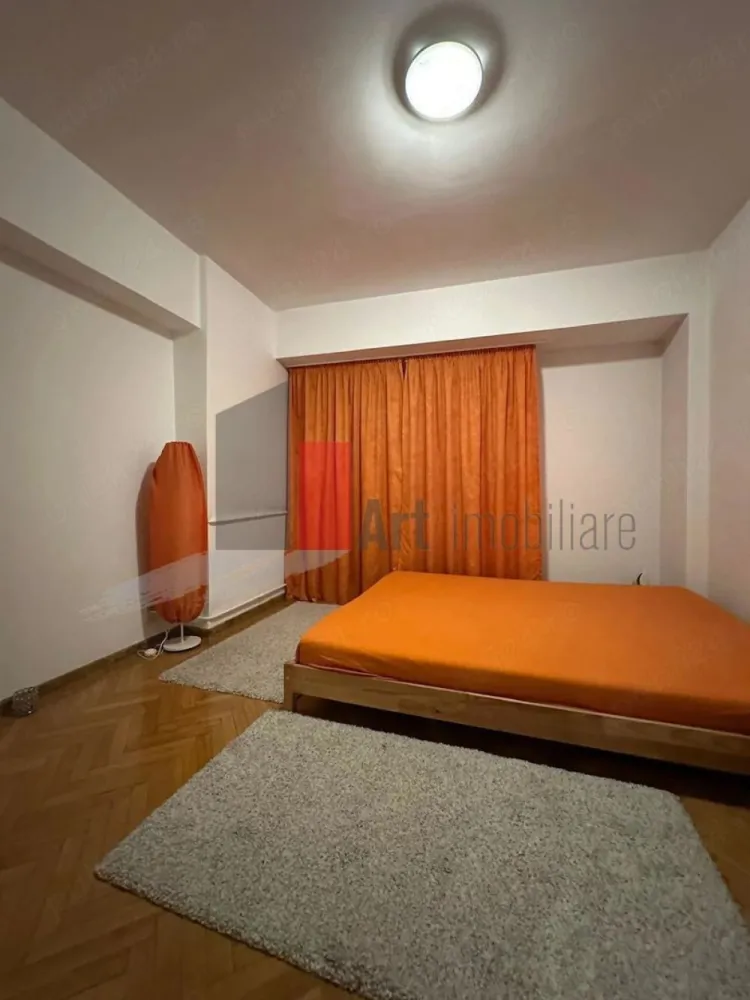 APARTAMENT 3 CAMERE CALEA VICTORIEI - Va prezentam spre vanzare un apartament de 3 camere semidecomandat situat
 intr-una dintre cele mai emblematice zone ale Capitalei si reprezinta o oportunitate rara 
 de a locui sau investi.
 Apartamentul este amplasat la etajul 3 al unui imobil solid cu 8 niveluri, fara sisc 
 seismic ,construit in 1983 si reabilitat termic in 2022.
 Cu o suprafata de 78 mp , ofera spatiu echilibrat si proportionat compus din 
 living spatios si luminos , doua dormitoare , doua bai, bucatarie separata si un balcon .
 Pentru mai multe imformatii sau vizionare contactati -ne la 0722 371 033.