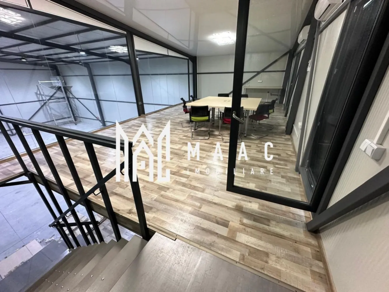 Hala | 250 MP | Teren 3900 MP | - MAAC Imobiliare vă oferă spre vânzare o hală situată în Vestem, pe un teren cu suprafața de 3900 mp, dotată cu toate utilitățile necesare și cu PUZ aprobat. Proprietatea beneficiază de o bandă de accelerare și oferă posibilitatea de a construi suplimentar pe o suprafață de 4750 mp, având regim de înălțime P+1+2. Prețul de vânzare este de 550.000 EUR. Pentru mai multe detalii sau pentru a programa o vizionare a halei, nu ezitați să ne contactați:CP2266081 }}