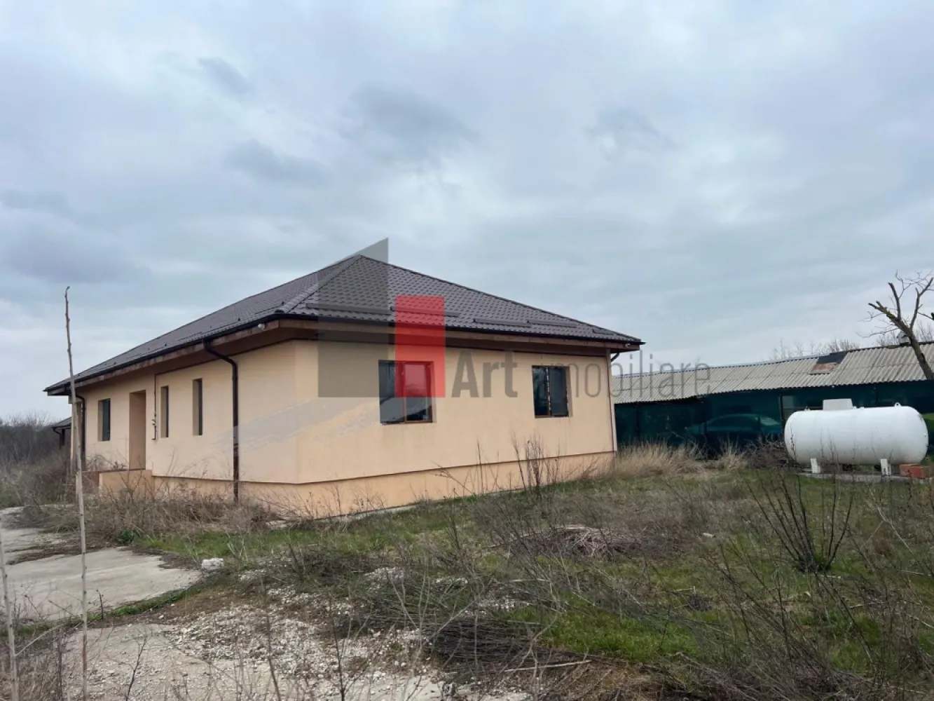 CASA CU TEREN DE 5000MP - JUDET GIURGIU 30KM DE BUCURESTI