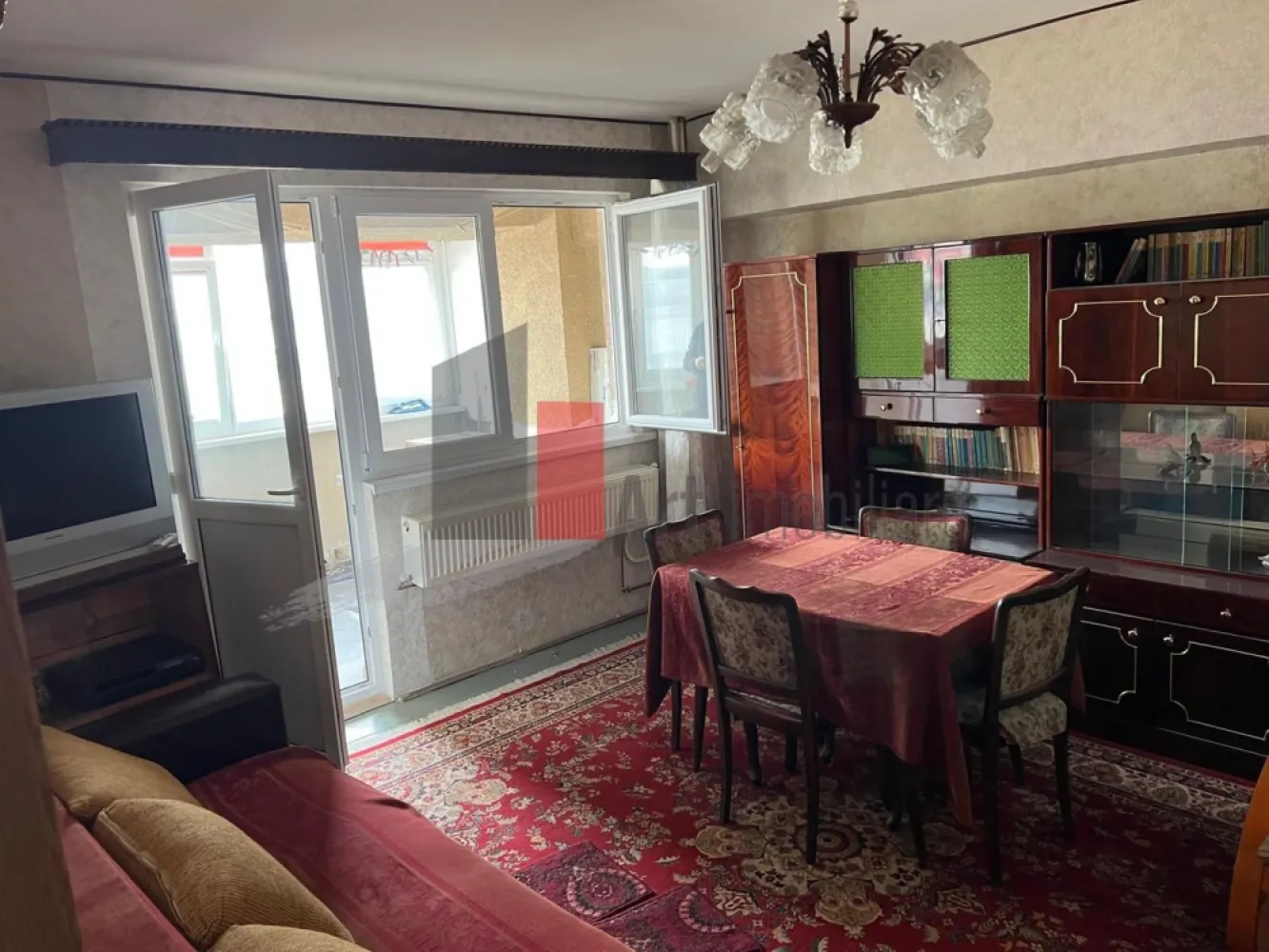 APARTAMENT 2 CAMERE - MEGA MALL - Va prezentam un apartament de 2 camere decomandate situat la etajul 5 al unui bloc
 construit in Pantelimon chiar langa Mega Mall, cu suprafata totala de 59mp.
 Apartamentul are 2 camere, living si dormitor , baie , 2 debarale , bucatarie, balcon mare.
 Comfortul termic este asigurat de la sistemul centralizat de termoficare.
 Blocul este anvelopat, si are 2 lifturi.
 Pentru alte imformatii sau vizionare va sunati la 0722 371 033.
