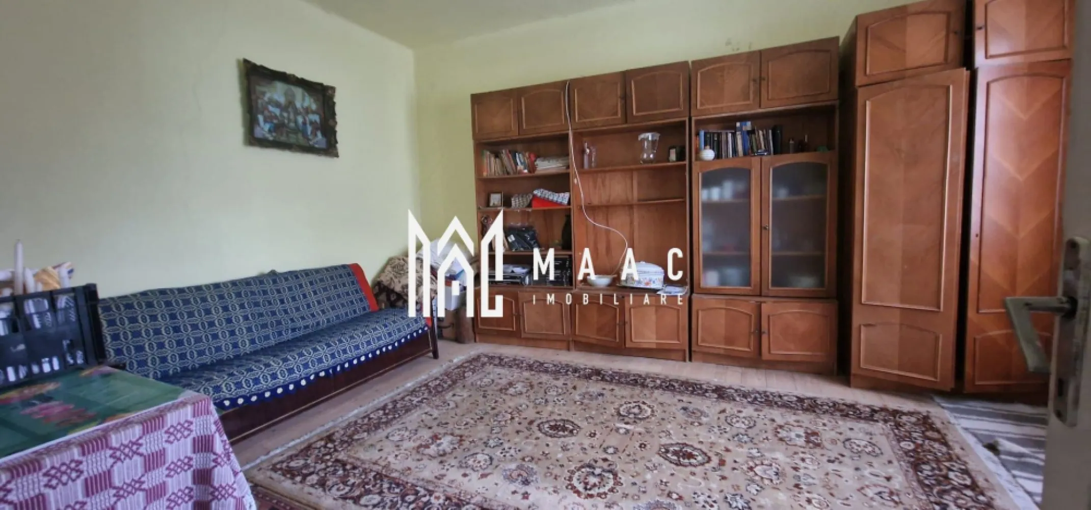 Casa 4 camere I Decomandata I Gura Raului - MAAC Imobiliare vă prezintă o casa cu 4 camere, situata in zona centrala din Gura Raului. Locuinta cuprinde: living spatios, 3 dormitoare, baie cu cada, debara, pivnita cu 2 incaperi. De asemenea casa dispune si de urmatoarele anexe cu o suprafata totala de 206mp : bucatarie de vara, grajd, sura, spatiu de depozitare inchis, spatiu de depozitare deschis, pod. Casa este situata cu iesire la strada principala, aproape de scoli, gradinite, biserica si alte puncte de interes din zona. Acces auto generos in curte. Pentru mai multe detalii sau pentru a programa o vizionare precizati ca ati vazut anuntul cu ID:CP2262273 }}
